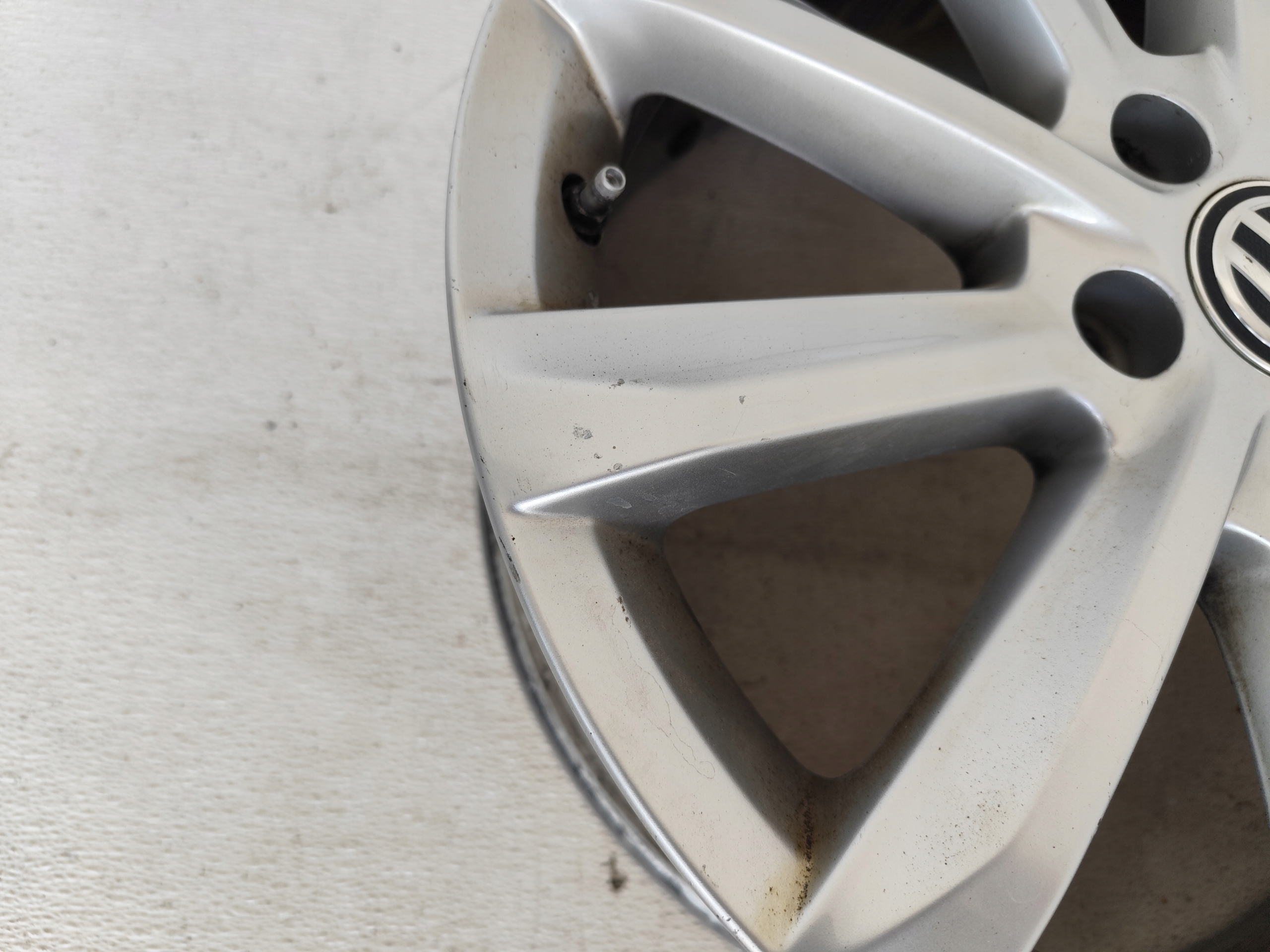 VOLKSWAGEN PASSAT B8 2017 disk hliníkový 6.5''X17 ET41