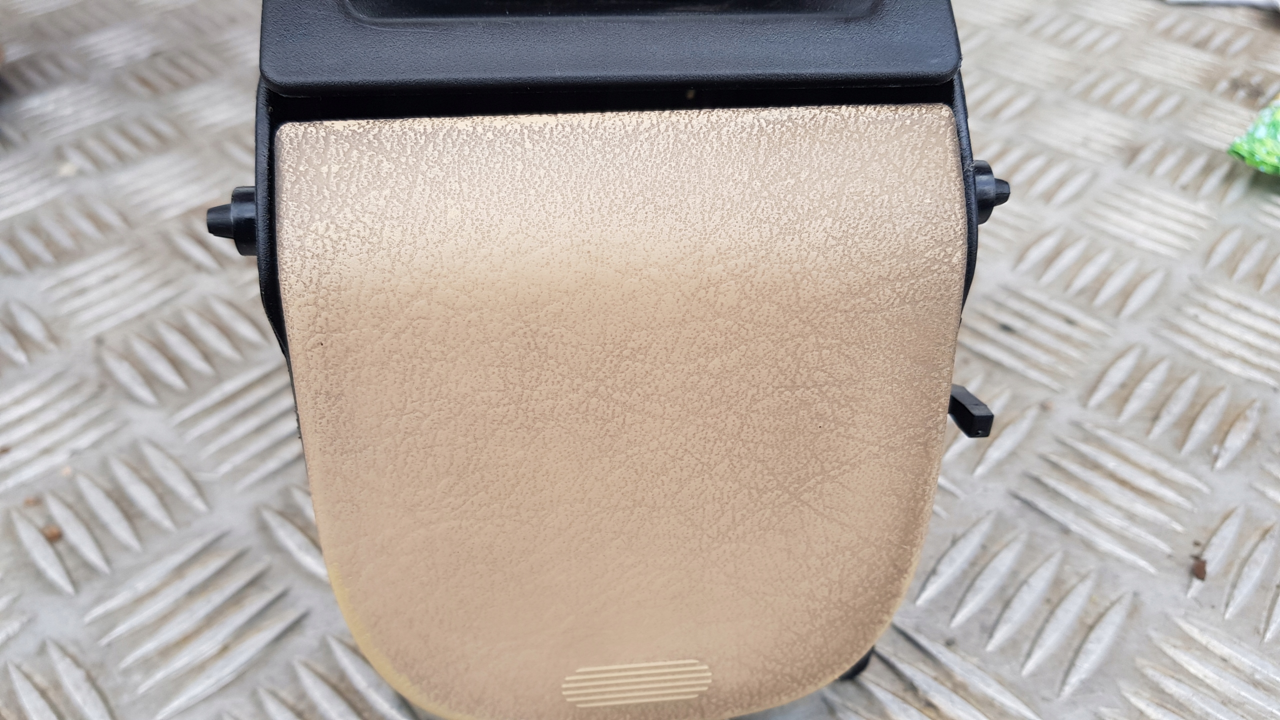 MERCEDES W163 bracket for KUBKI CUPHOLDER left A1636800358