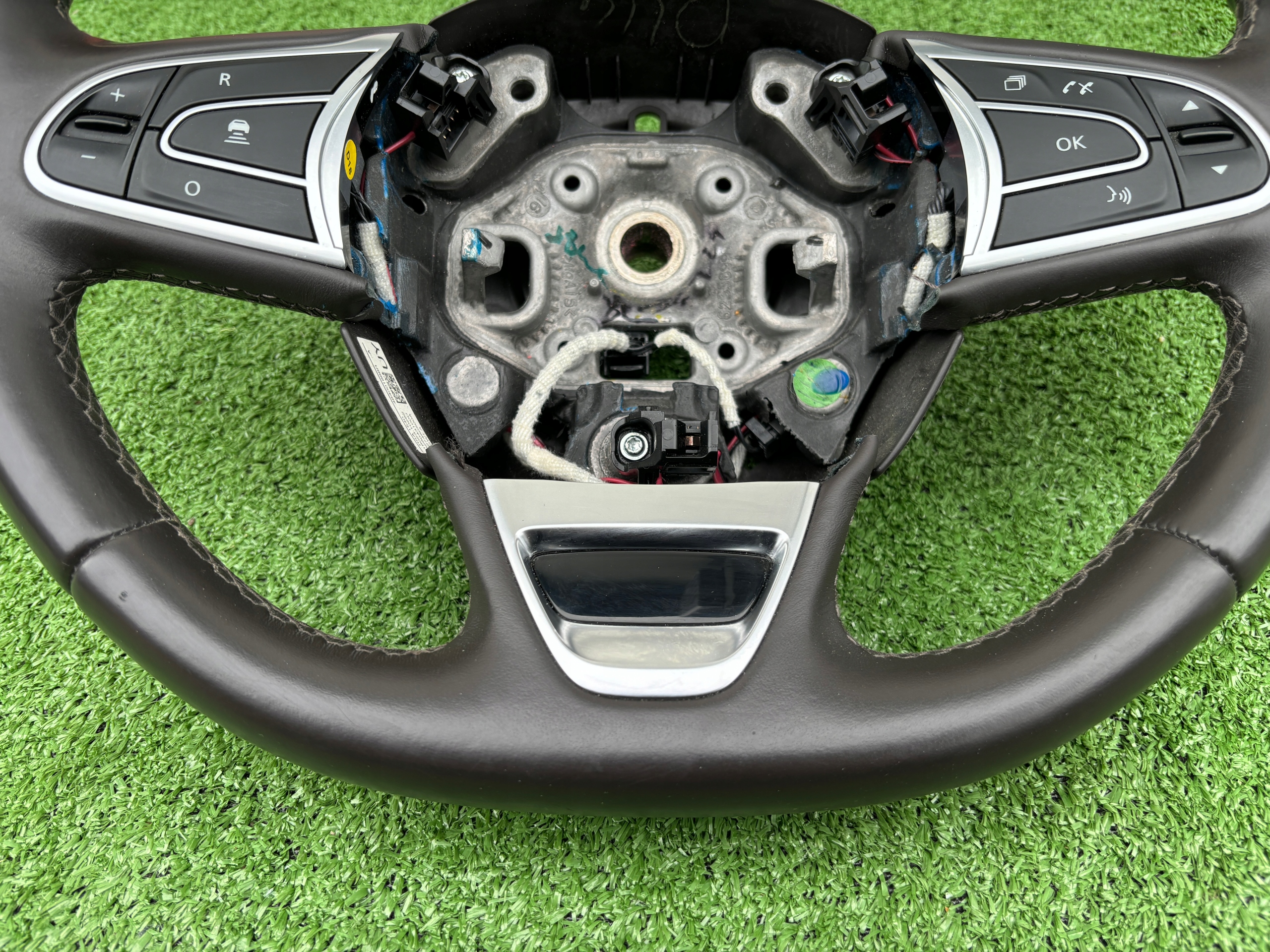 RENAULT ESPACE V KIEROWNICA MULTIFUNKCJA BRĄZOWA SKÓRA Producent części Renault OE