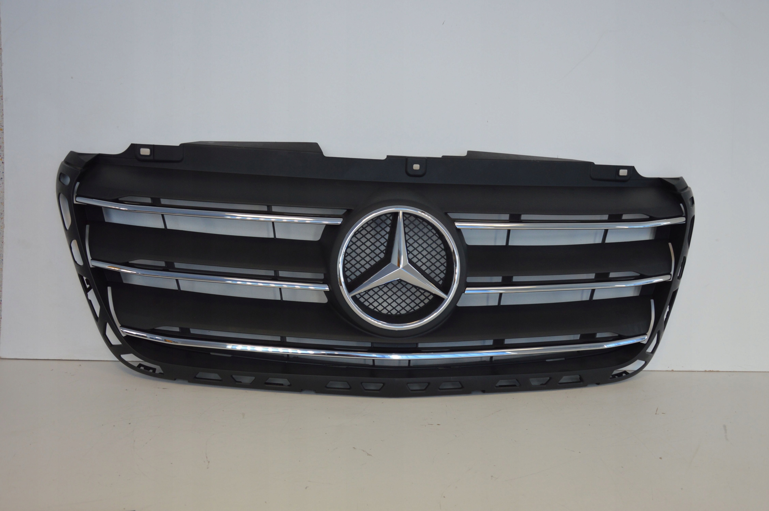 MERCEDES SPRINTER W910 910 GRILL ATRAPA BEZ KAMERY Numer katalogowy części A9108852700