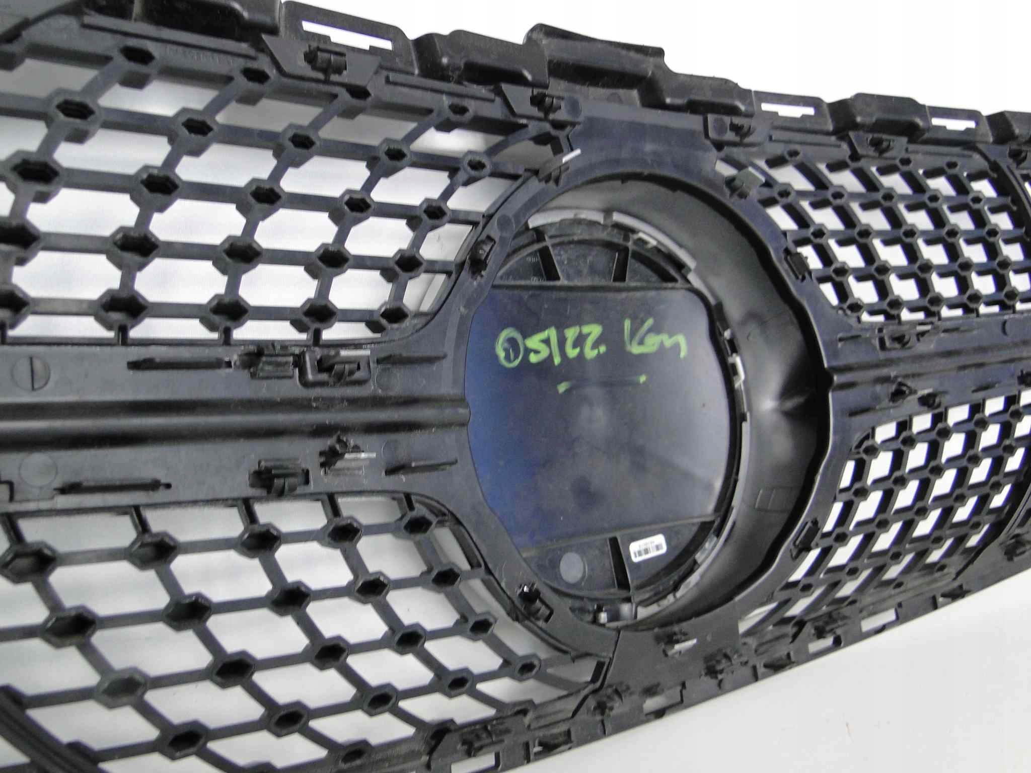 MERCEDES C W205 205 GRILL ATRAPA AMG DIAMENT RADAR Kolor srebrny