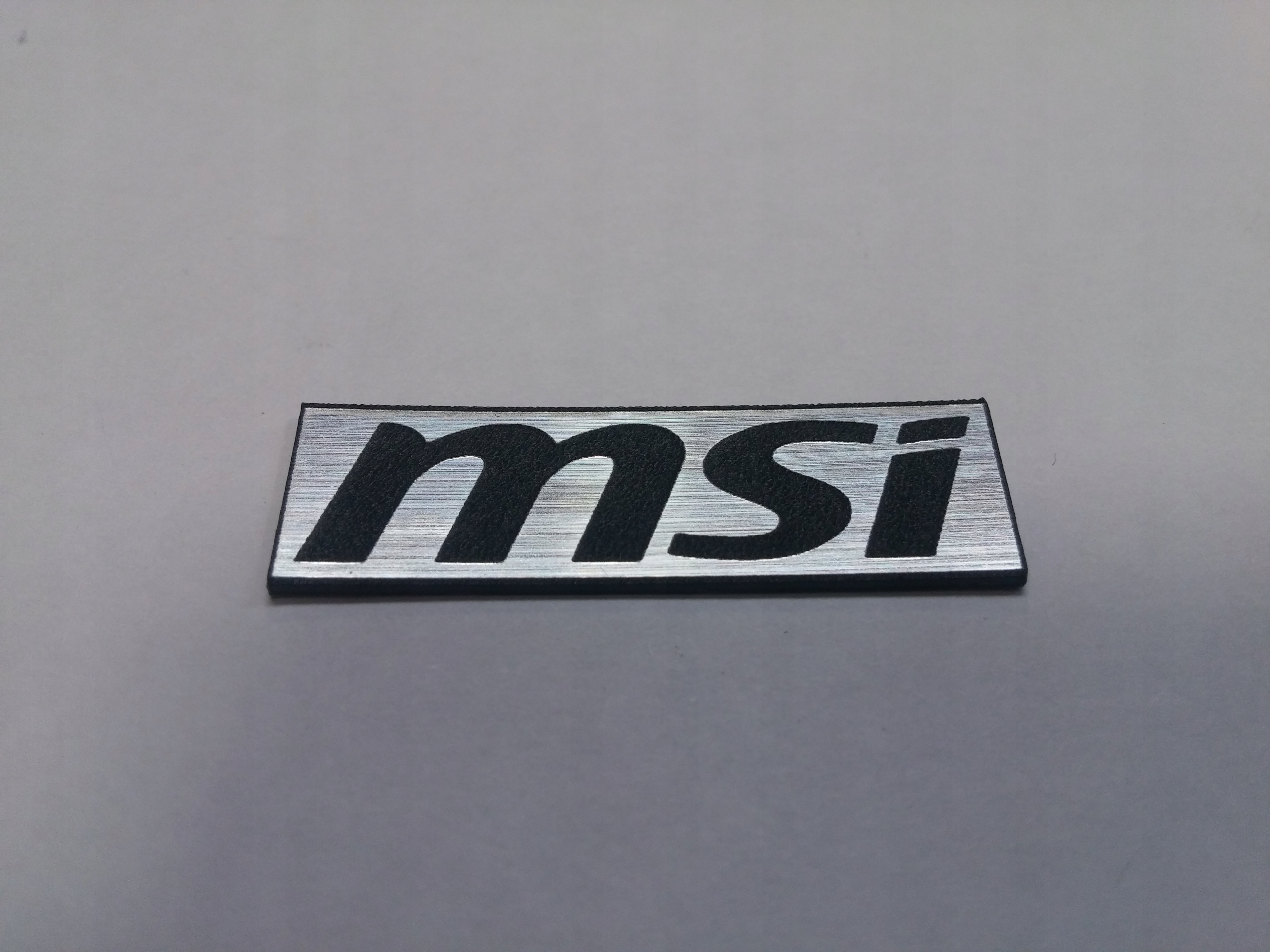 

Msi naklejka emblemat 32 x 11 mm * Srebrna