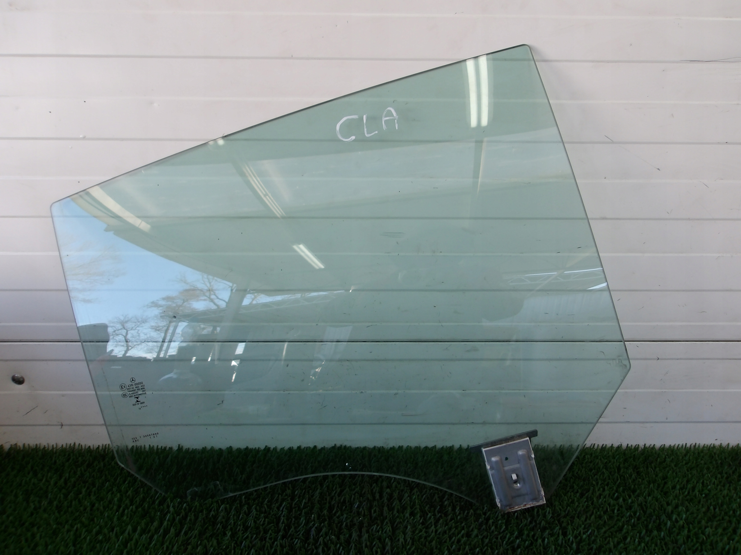 CLA W117 SHOOTING BRAKE window door rear right OE