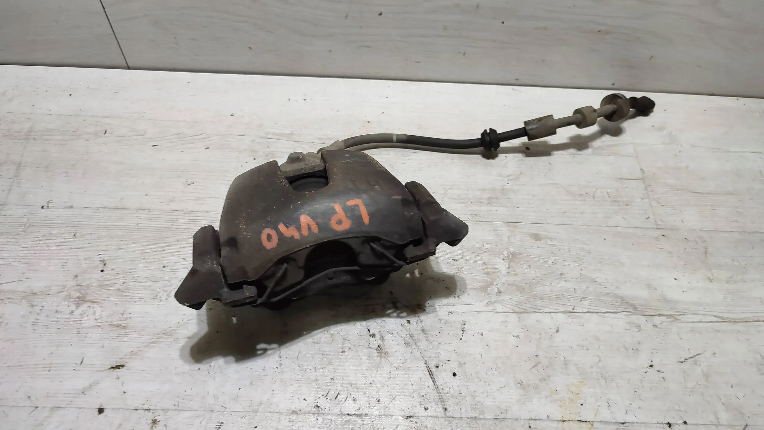 Volvo V40 II 2018r front side left caliper