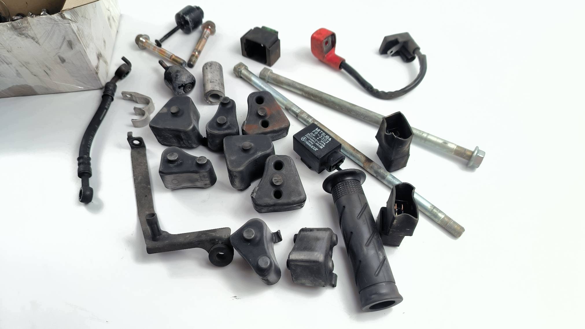 screws running board HONDA CBR 1100 XX BLACKBIRD