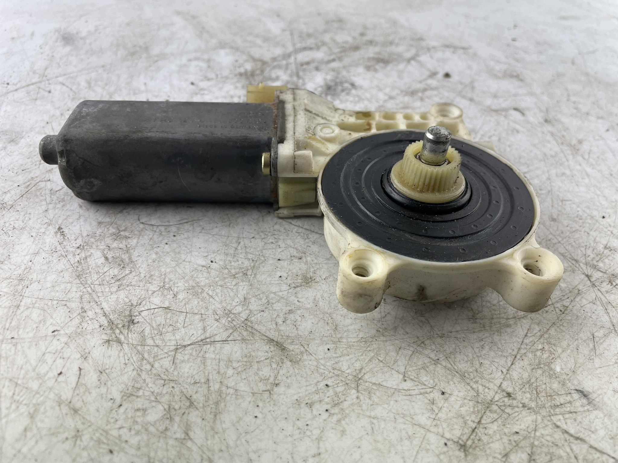 engine podnosnika windows left front 0 130 822 019 Clio II