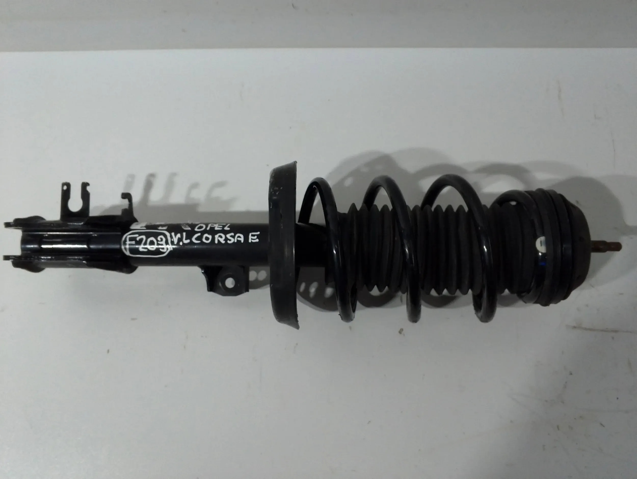 Opel Corsa E shock absorber front left 22283524 (F209)