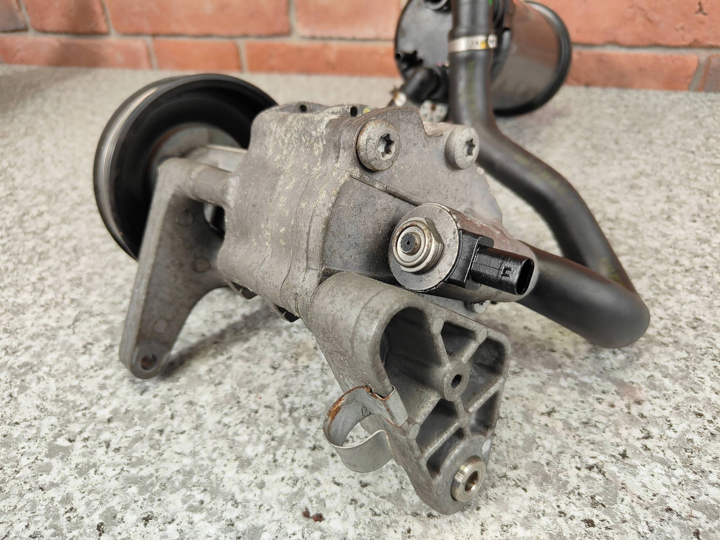 BMW X5 E70 X6 E71 3.0d N57D30A насос гур 6796464