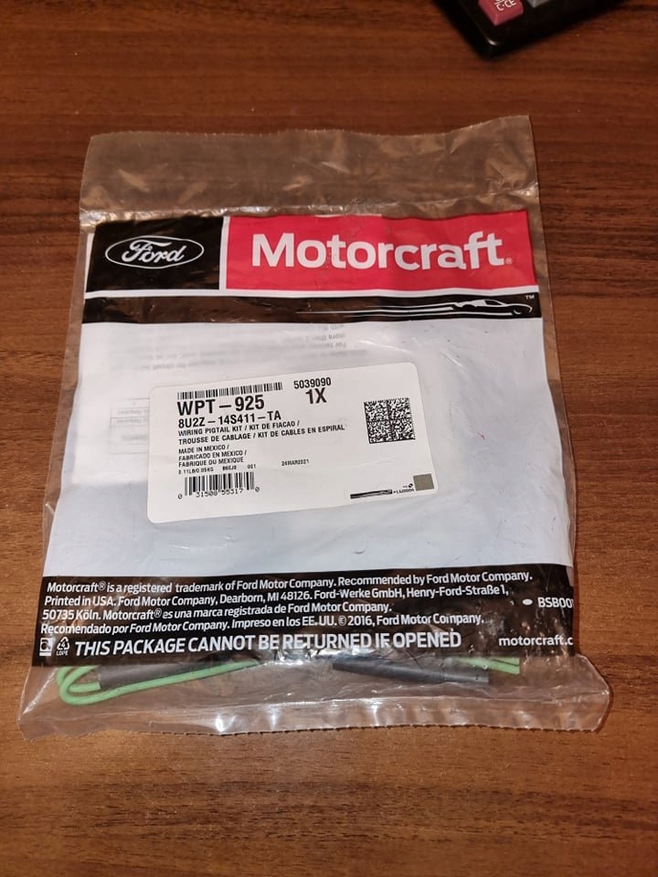 8U2Z-14S411-TA - Гнездо лампы HID Mustang 2010-2012