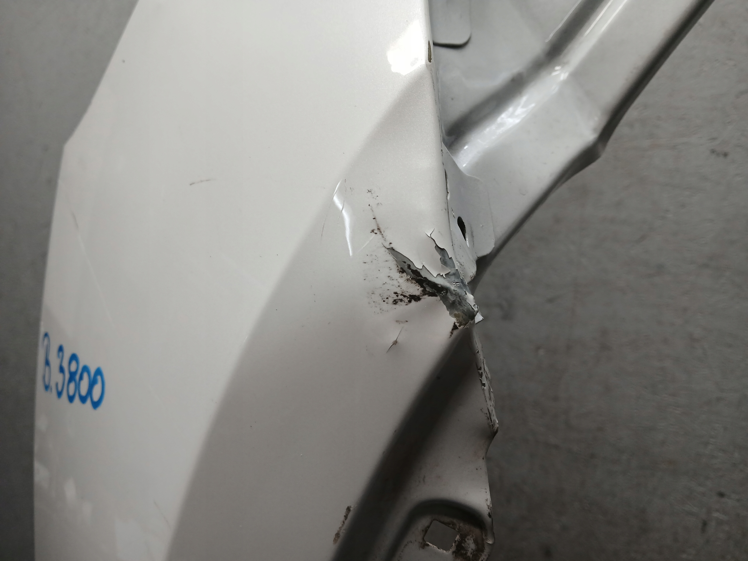 fender front right TESLA Y