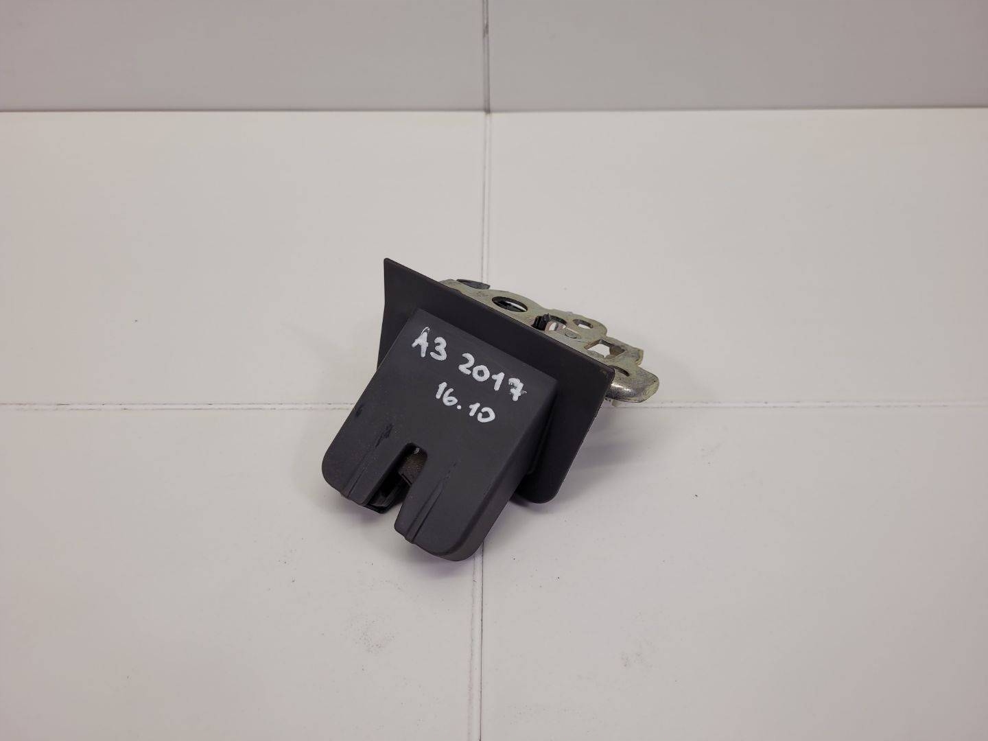 lock bonnet boot Audi A3 8V facelift 2018 8R0.827.505.A
