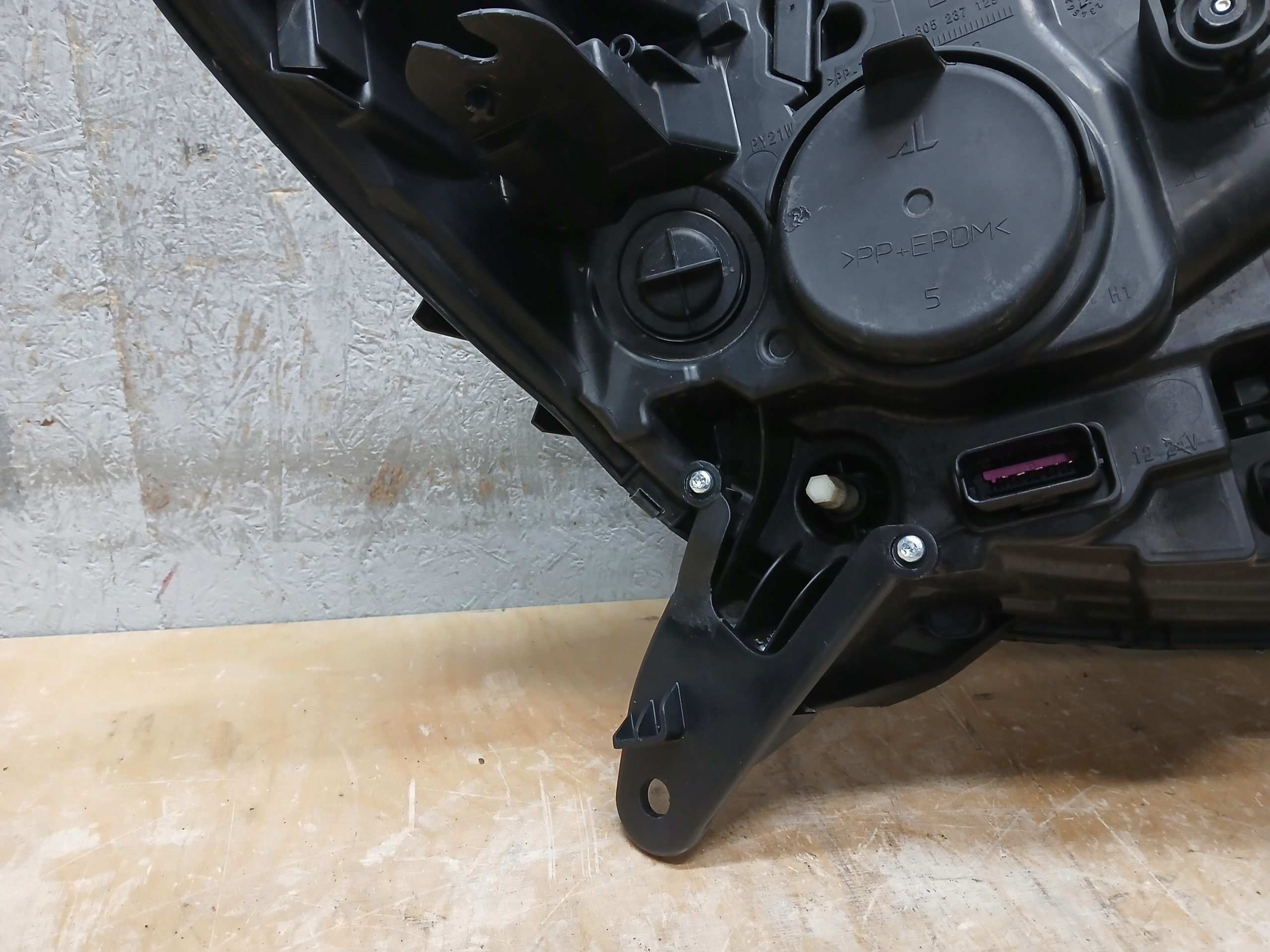 light front left RENAULT CAPTUR and 1 lens 260603859R