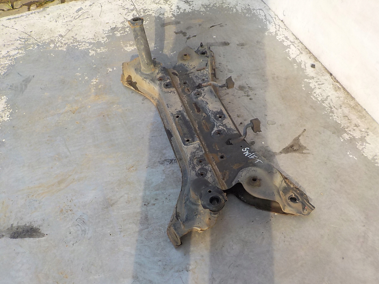 1 SUZUKI SWIFT III MK6 05-10 subframe LAWA axle beam