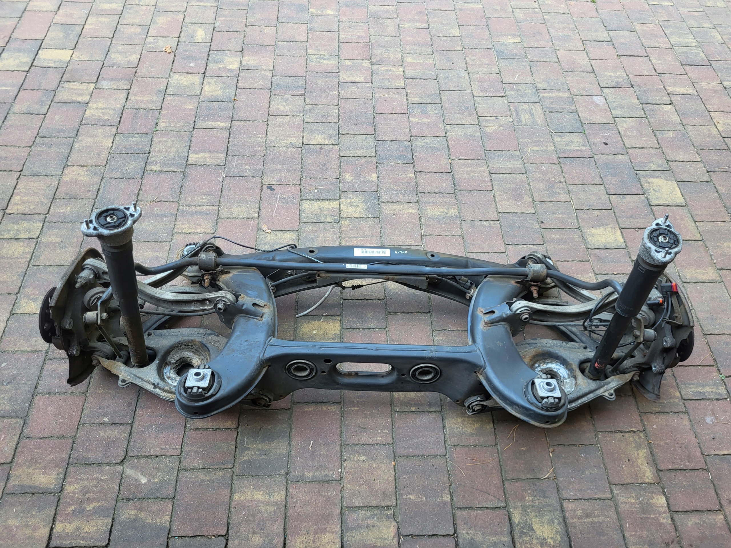 BELKA ZAWIESZENIA TYL MERCEDES CLS 218