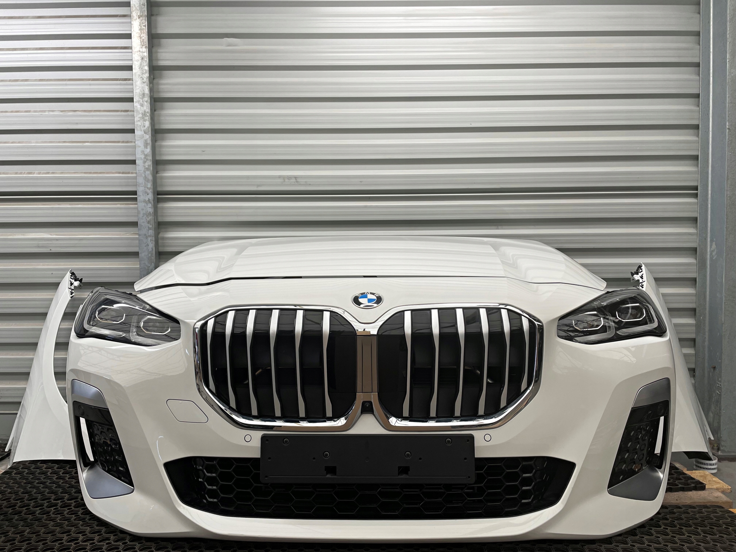 BMW 2 U06 PRZÓD M-PAK MASKA ZDERZAK CHŁOD LED A300