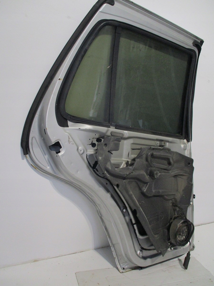 door Mercedes ML163 left rear.