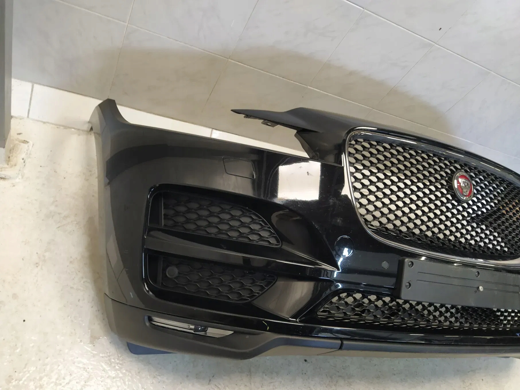 JAGUAR F-PACE X761 bumper front grill logo 4PDC fog lights washers KRATKI