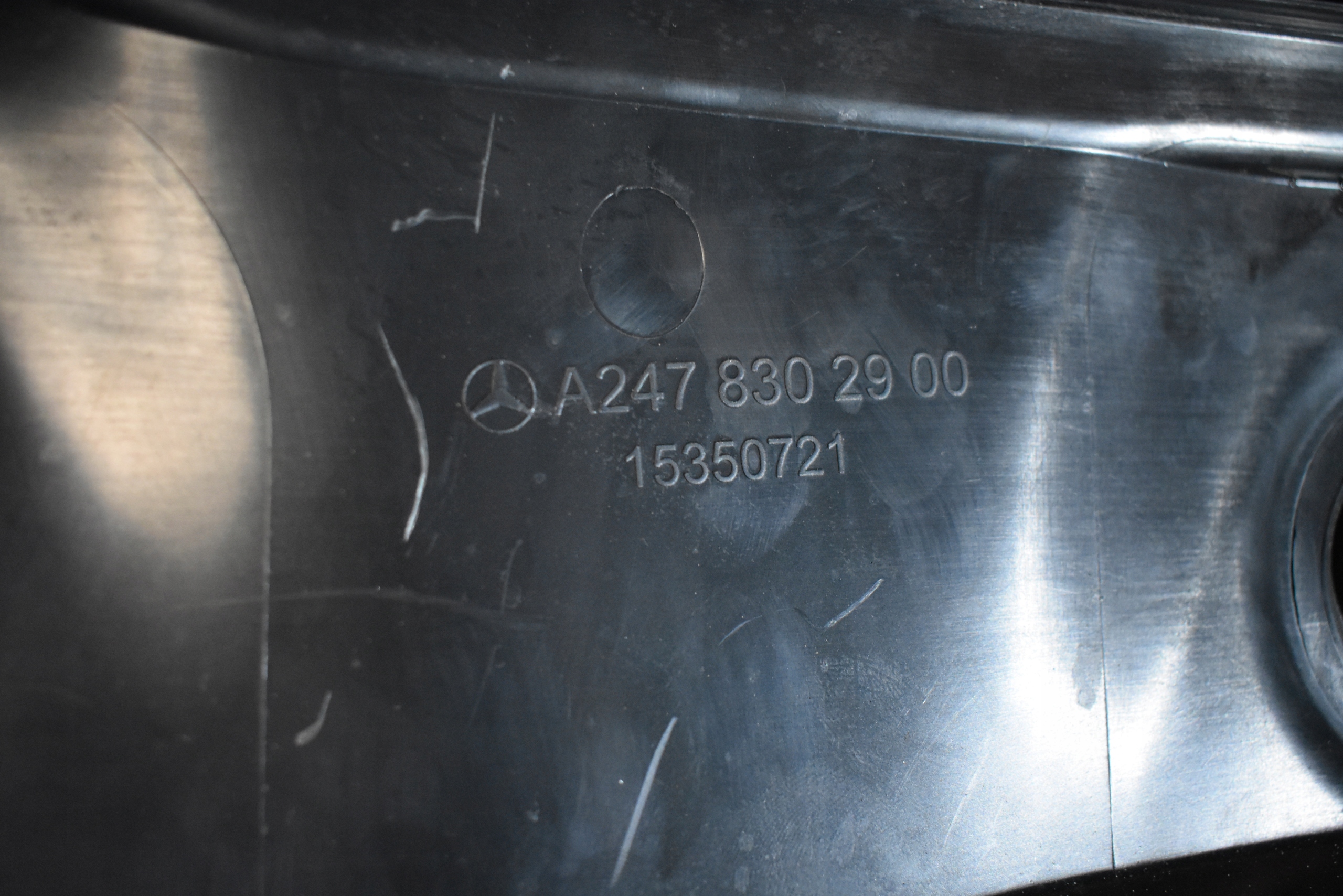 IDEALNE PODSZYBIE KPL. MERCEDES GLB X247 1 Producent części Mercedes-Benz OE