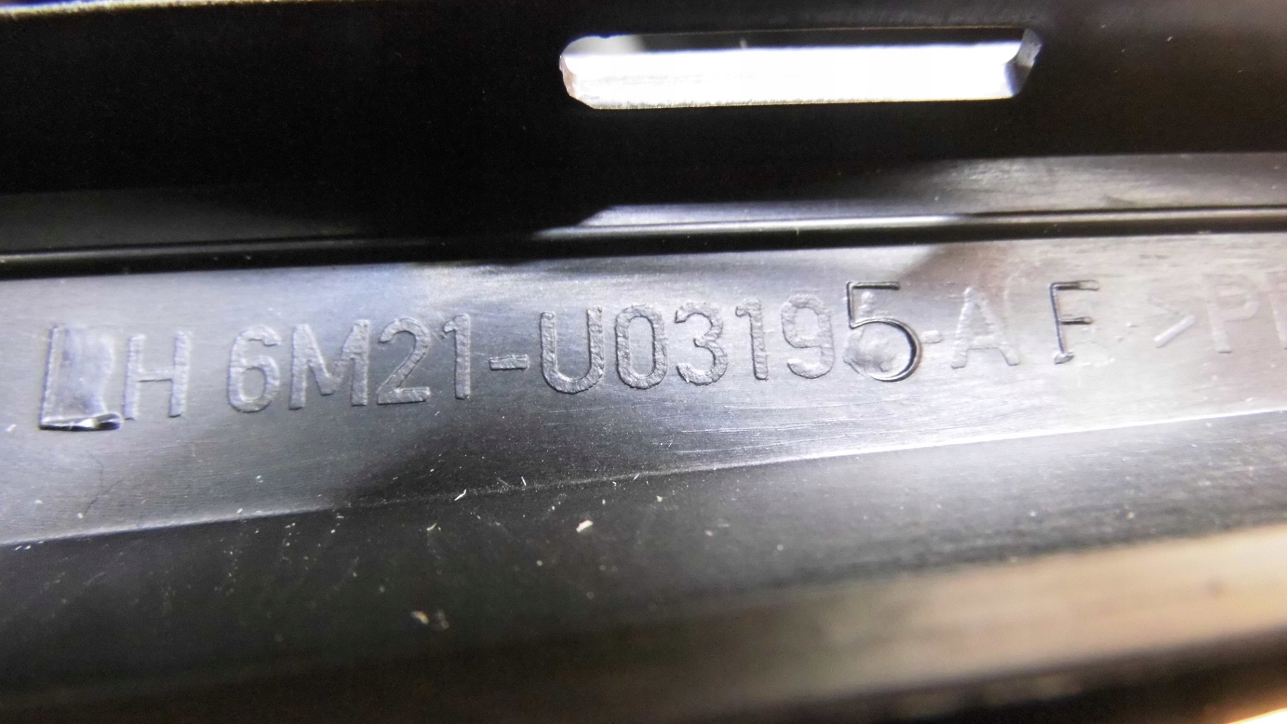 Ford OE 1773616 listwa szyby czołowej Strona zabudowy lewa