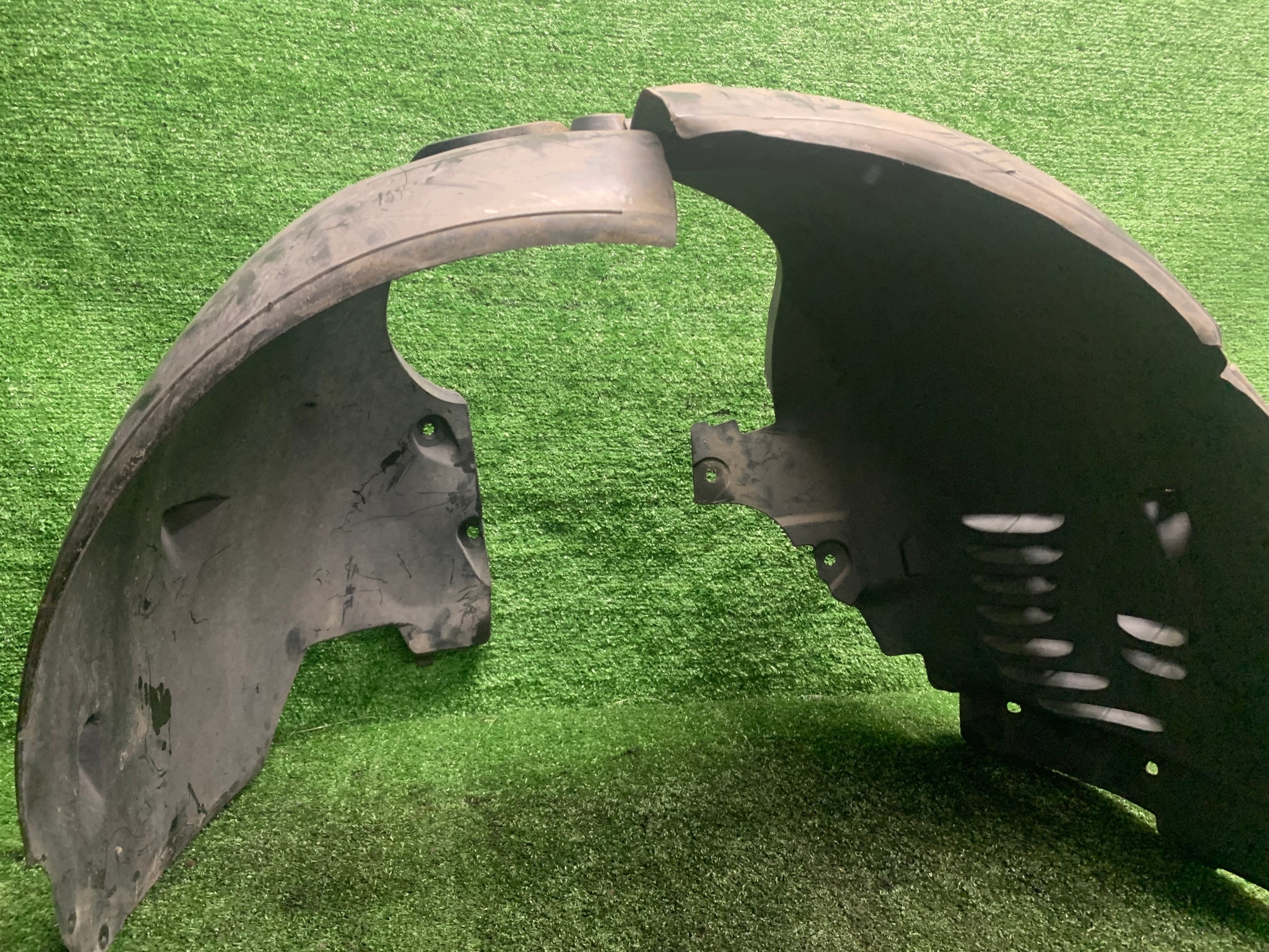 mudguard right front MERCEDES E W211 a2116981430 a2116980230 KOMPLET