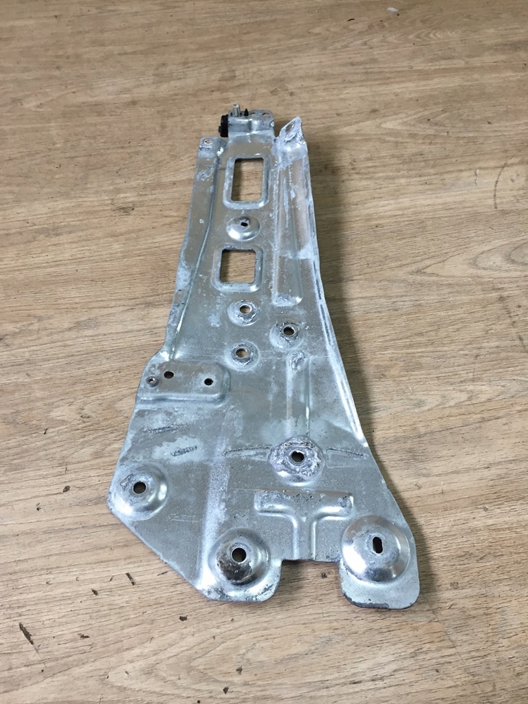 WZMOCNIENIE KIELICHA PRAWY TYL WEWNETRZNE TESLA X Part number 8