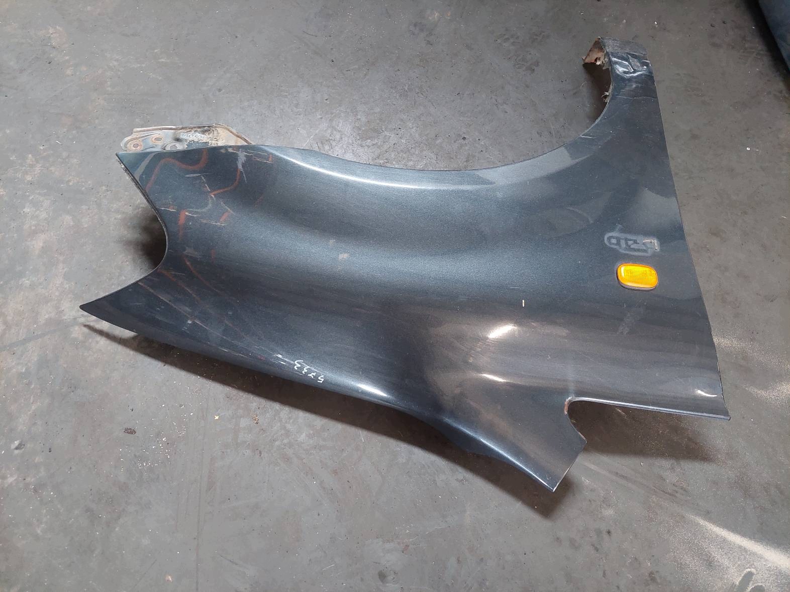 complete front bonnet bumper light fender TOYOTA AVENSIS VERSO and 1E2