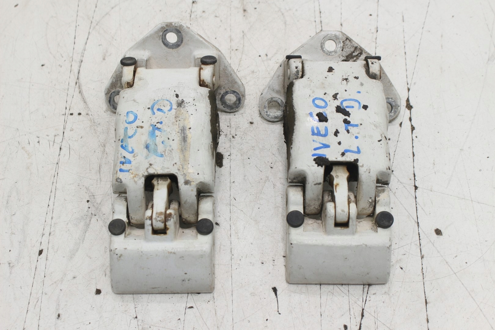 IVECO DAILY 11-14 3.0 HPI BITURBO ZAWIAS LEWY TYŁ DOLNY