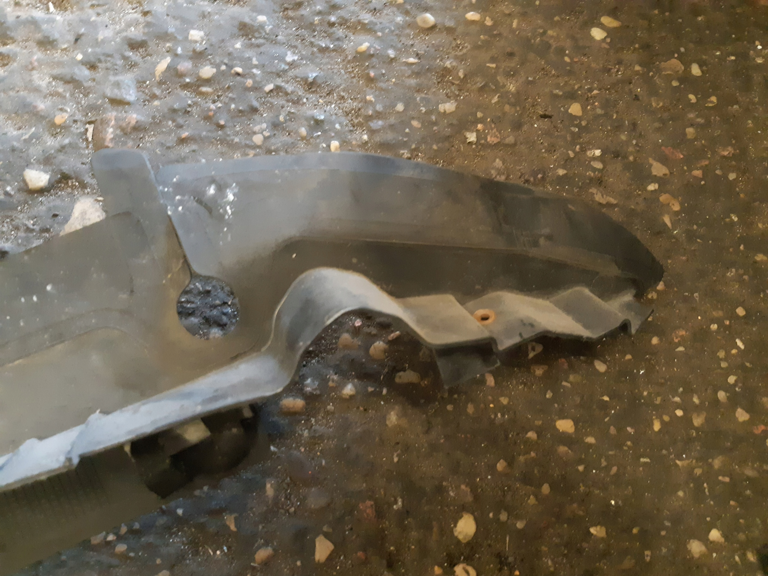 AUDI A6 C6 luftansaugkanal links 4F0121283C