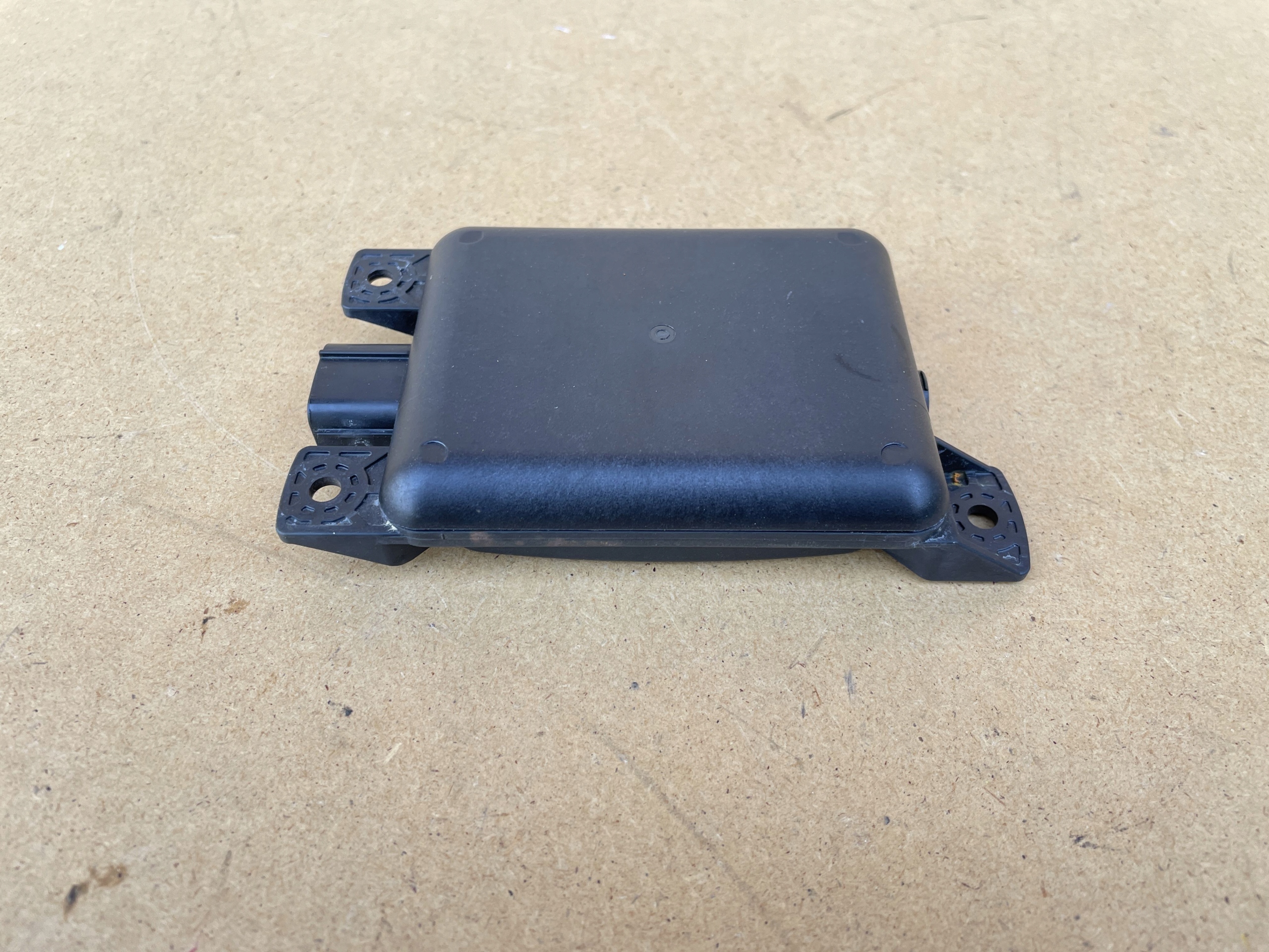 GV9S-67Y90C - РАДАР СЕНСОР МОДУЛЬ ЛІВИЙ MAZDA 6