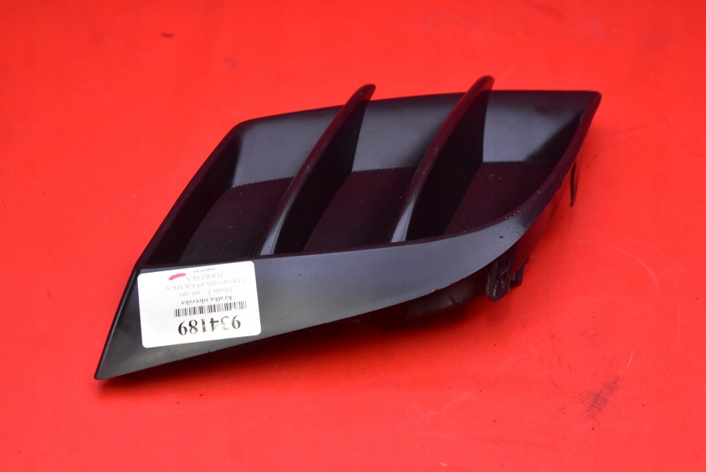 grid of a bumper right front BCW8-50C11 MAZDA 3 2 II BL 09-13