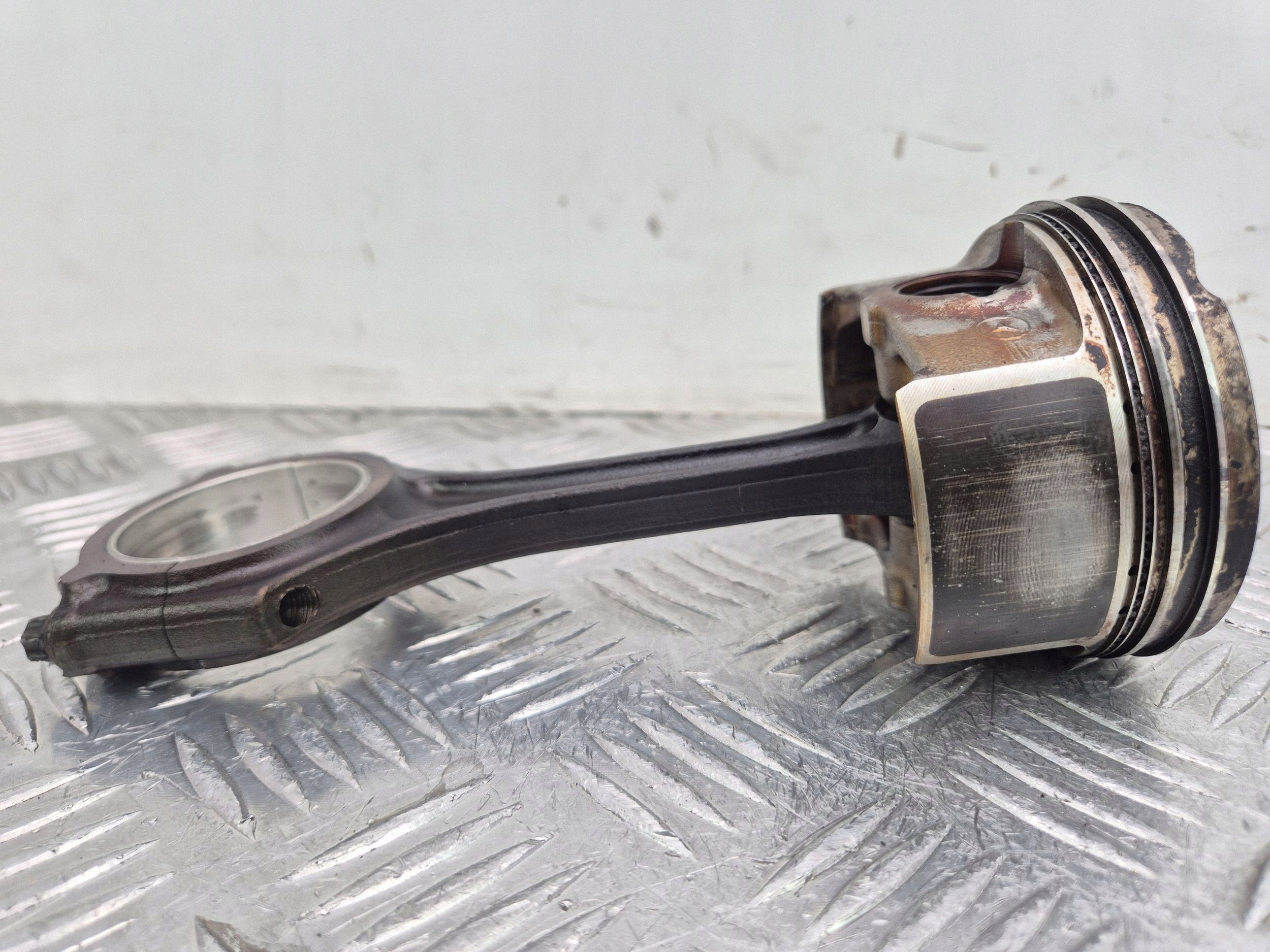 Piston avec bielle Mercedes M271.820 C180 CGI W204 0821RA