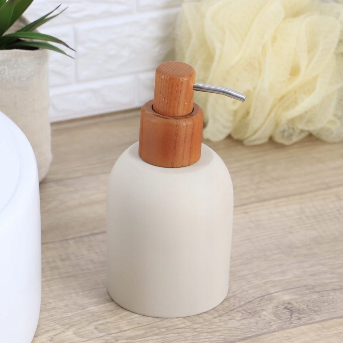 Nowoczesny DOZOWNIK DO MYDŁA cement + drewno 230ML Stan opakowania oryginalne