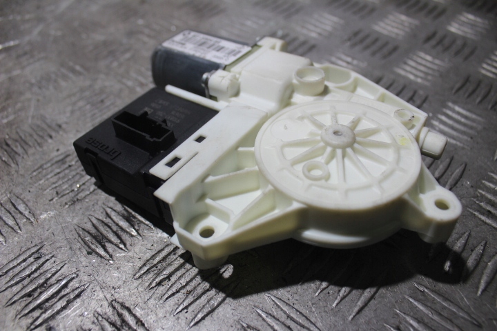 SILNICZEK SZYB PRAWY PRZÓD MEGANE III LIFT Numer katalogowy części 0130822331