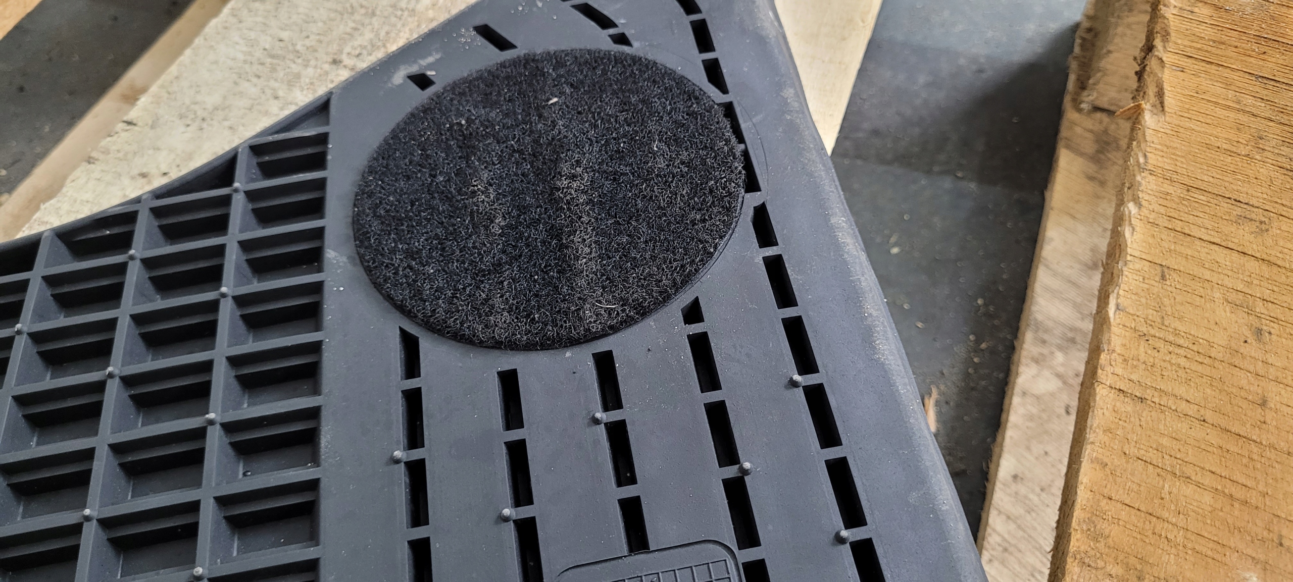 BMW F30 mat rubber front 51472153725