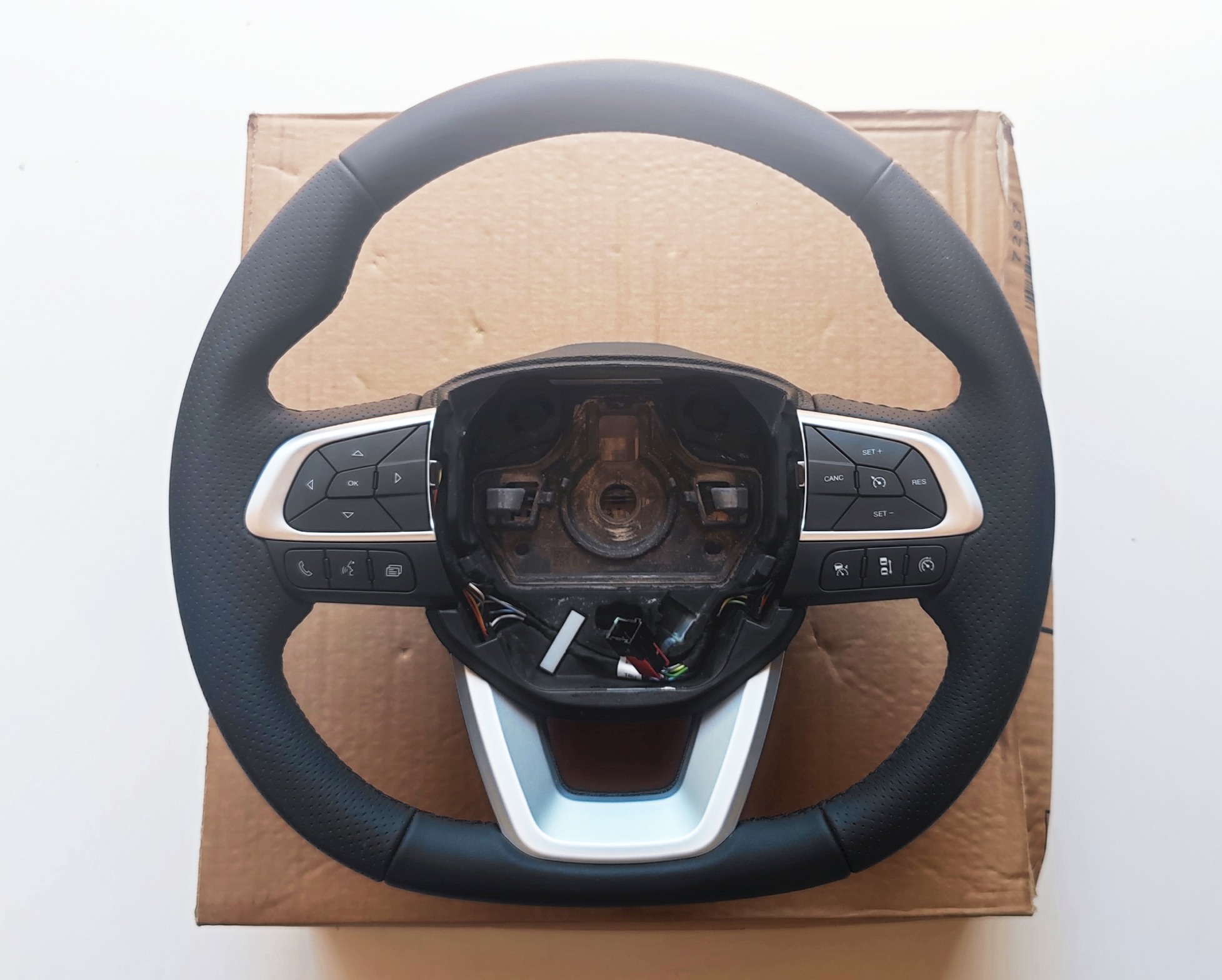 KIEROWNICA IVECO DAILY 2019- SKÓRA, MULTIFUNKCJA - NOWA