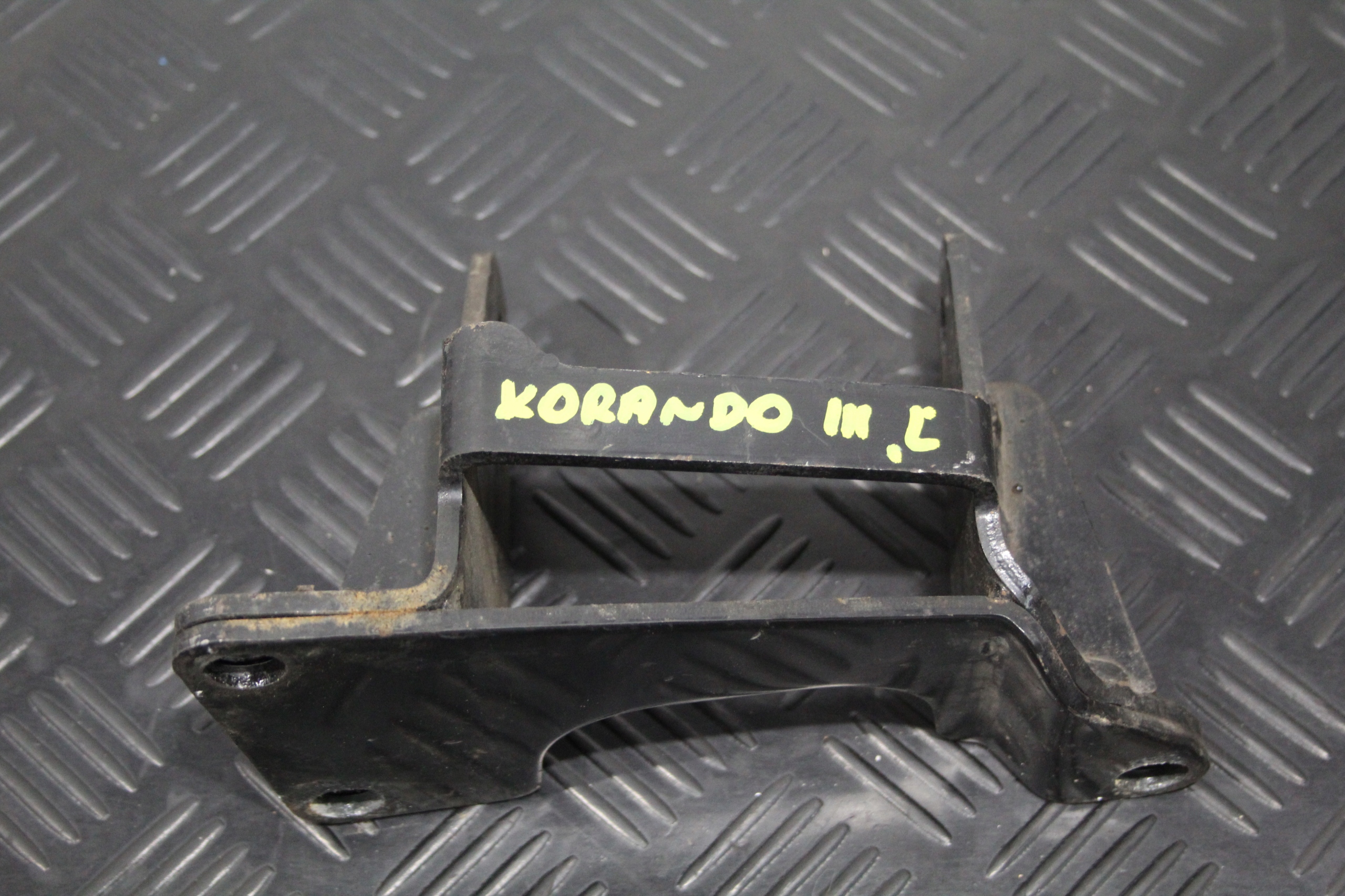 SUPPORT SUPPORT PLAQUE MOTEUR GAUCHE SSANGYONG KORANDO III 3