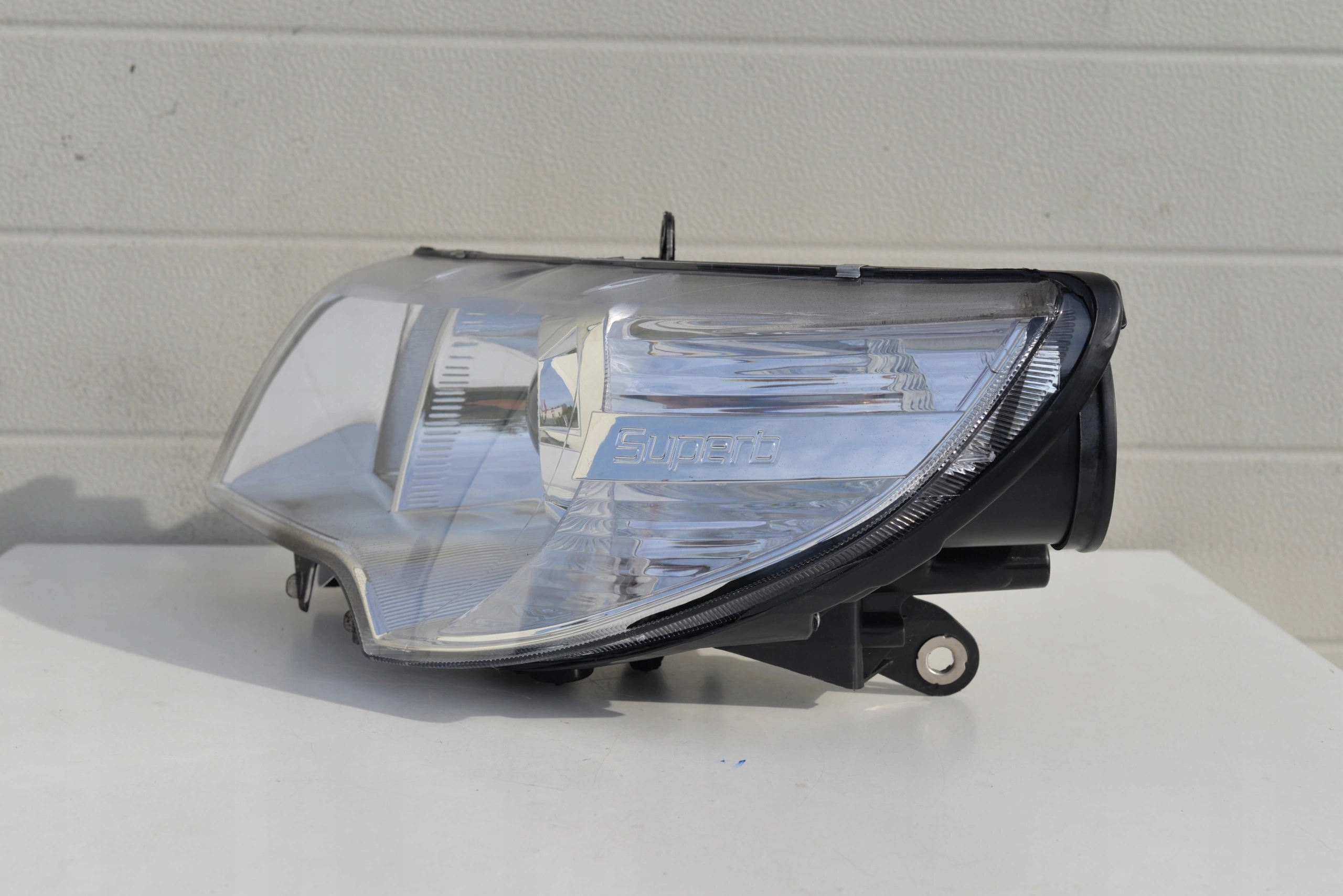 LAMPA REFLEKTOR LEWY H7 SKODA SUPERB 2 II PRZEDLIFT 2008-2012 Producent części Skoda OE