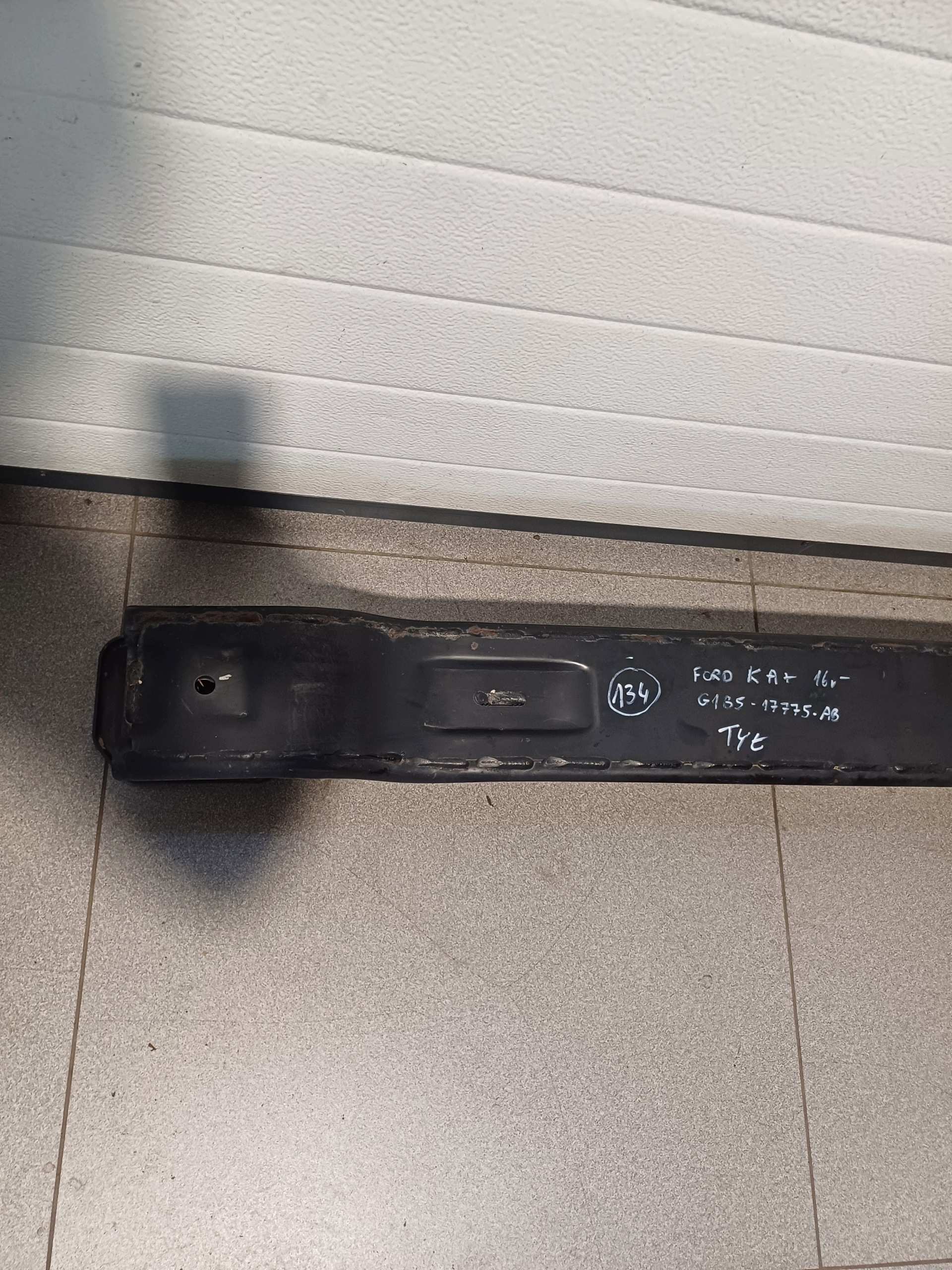 erősítés hátsó hátsó FORD KA+ 16R- G1B5-17775-AB