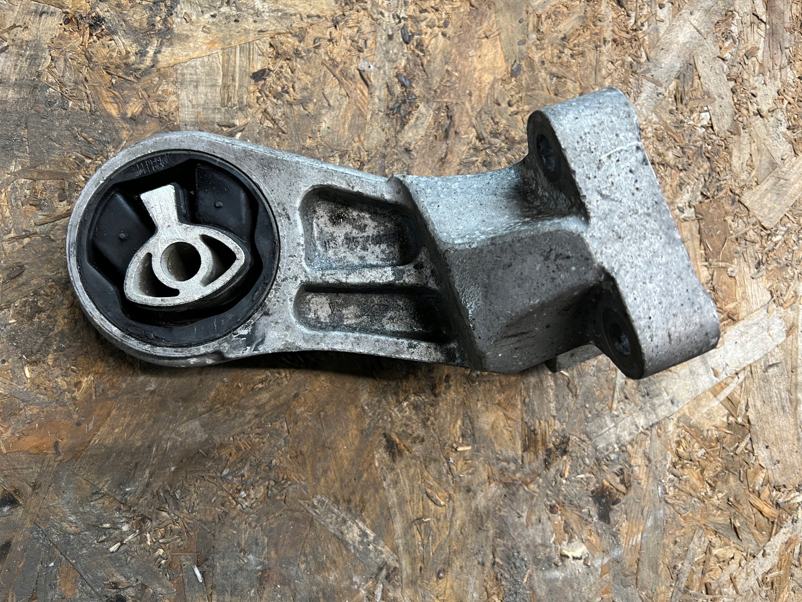holder engine mount right RENAULT MASTER III 2.3 DCI