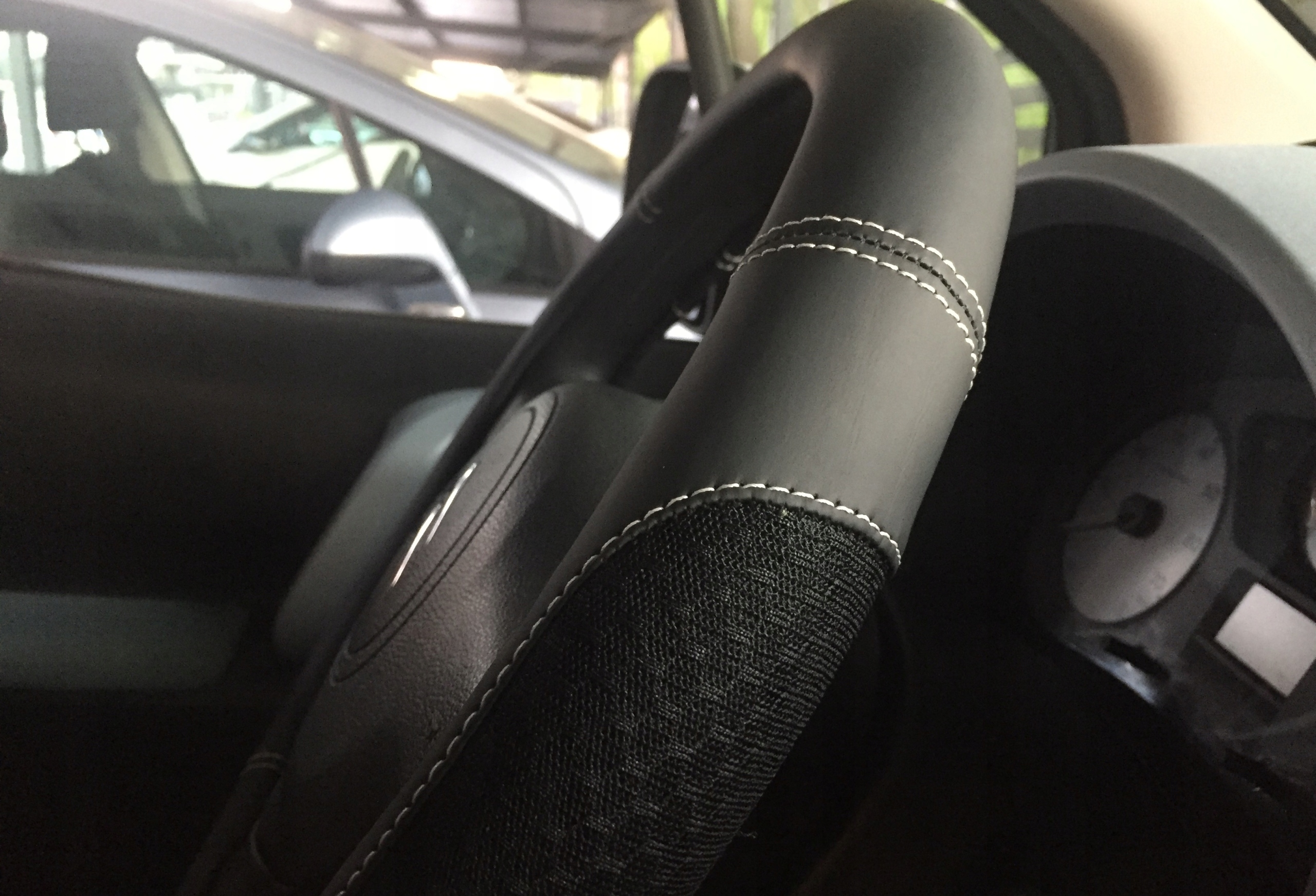 Mazda 1 2 3 5 6 CX3 CX5 CX30 Premacy pokrowiec na kierownice skóra materiał Stan opakowania oryginalne