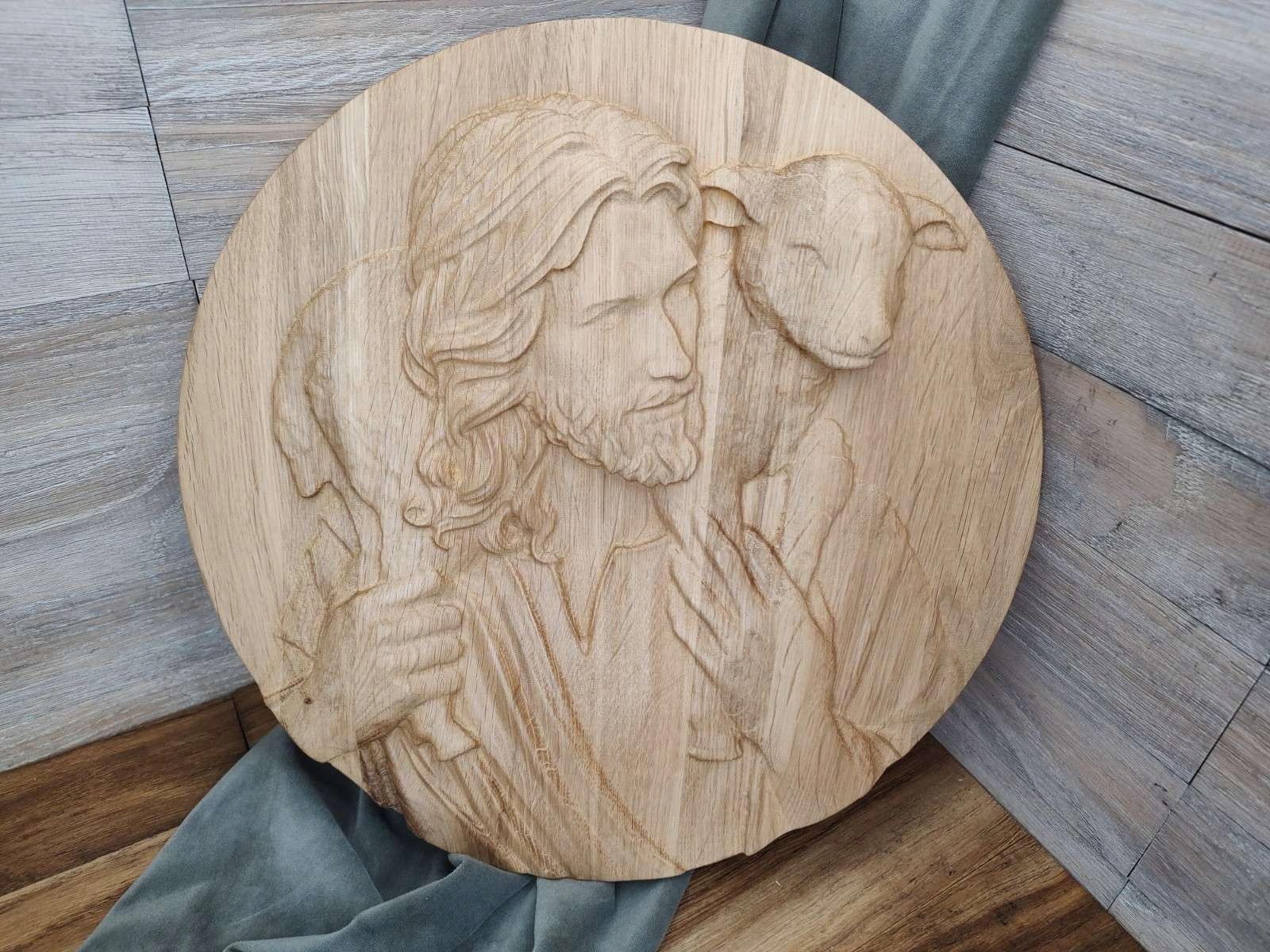 Obraz dřevo dárek ke společenství 35cm Ježíš beránek Dubová socha