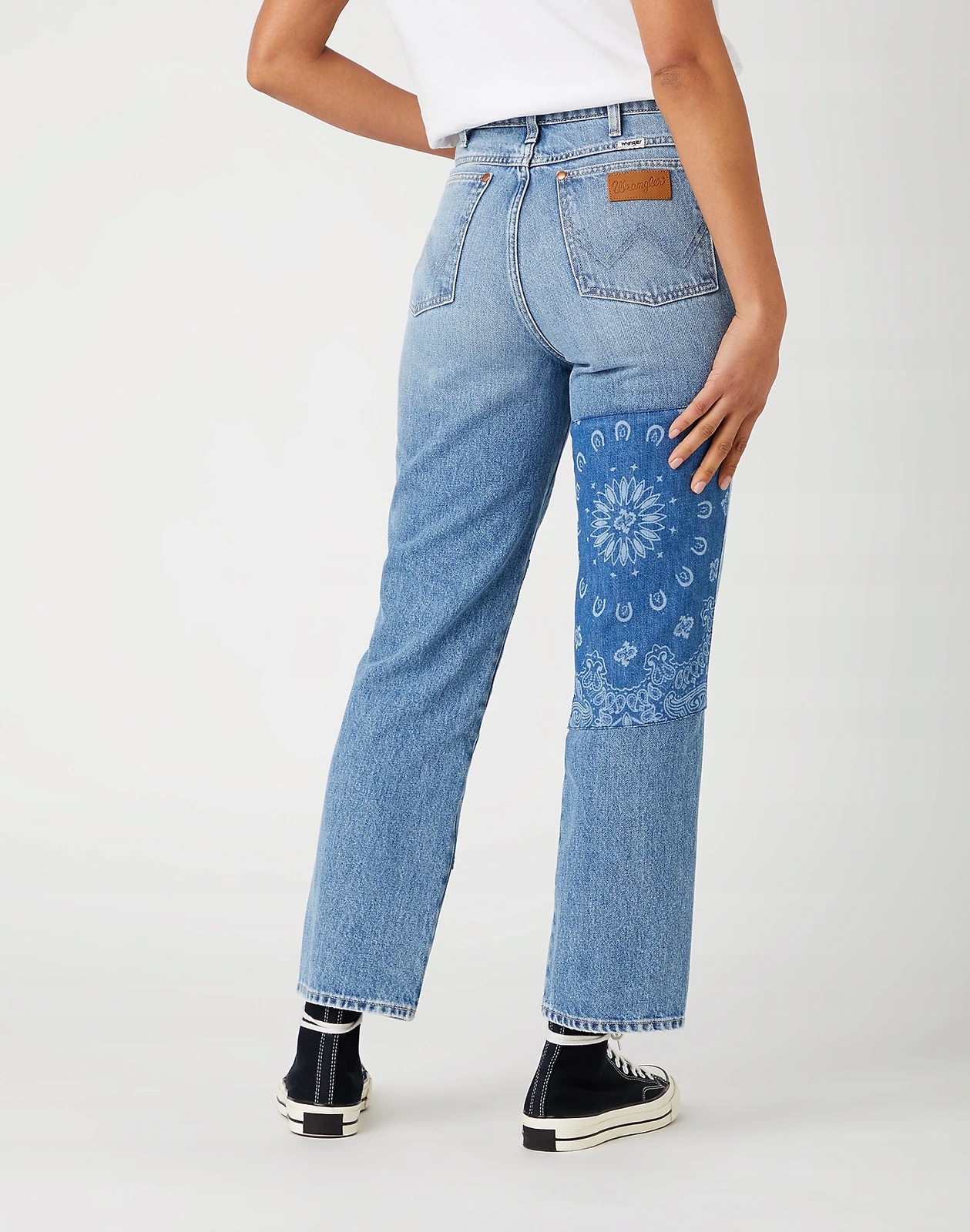 Dámské volné kalhoty Wrangler Wild West Kiss My Patch W2H2SF342 26/32
