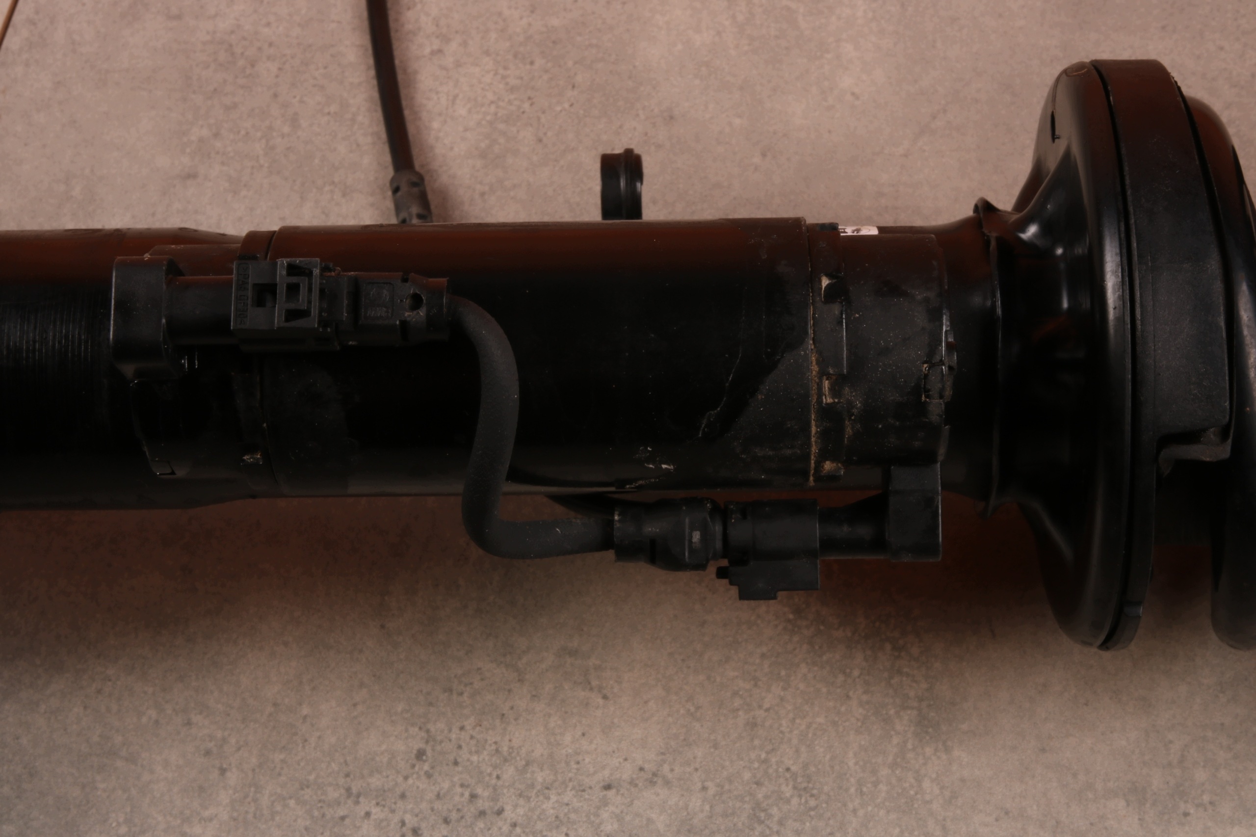 BMW 5' G30 G30 LCI shock absorber right front front XDRIVE VDC VDM 6866394
