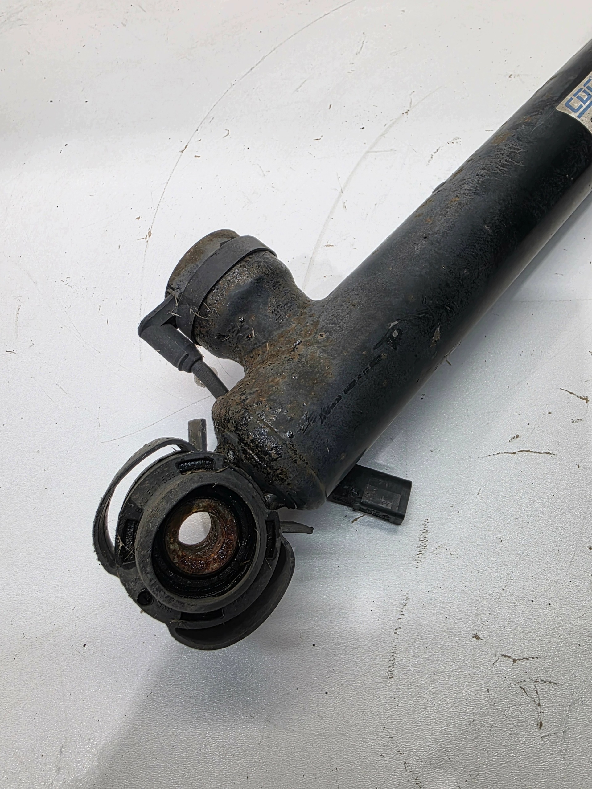 Stoßdämpfer AKTYWN rechts heck AUDI A4 B8 A5 8T 8K0513026A Original !!!