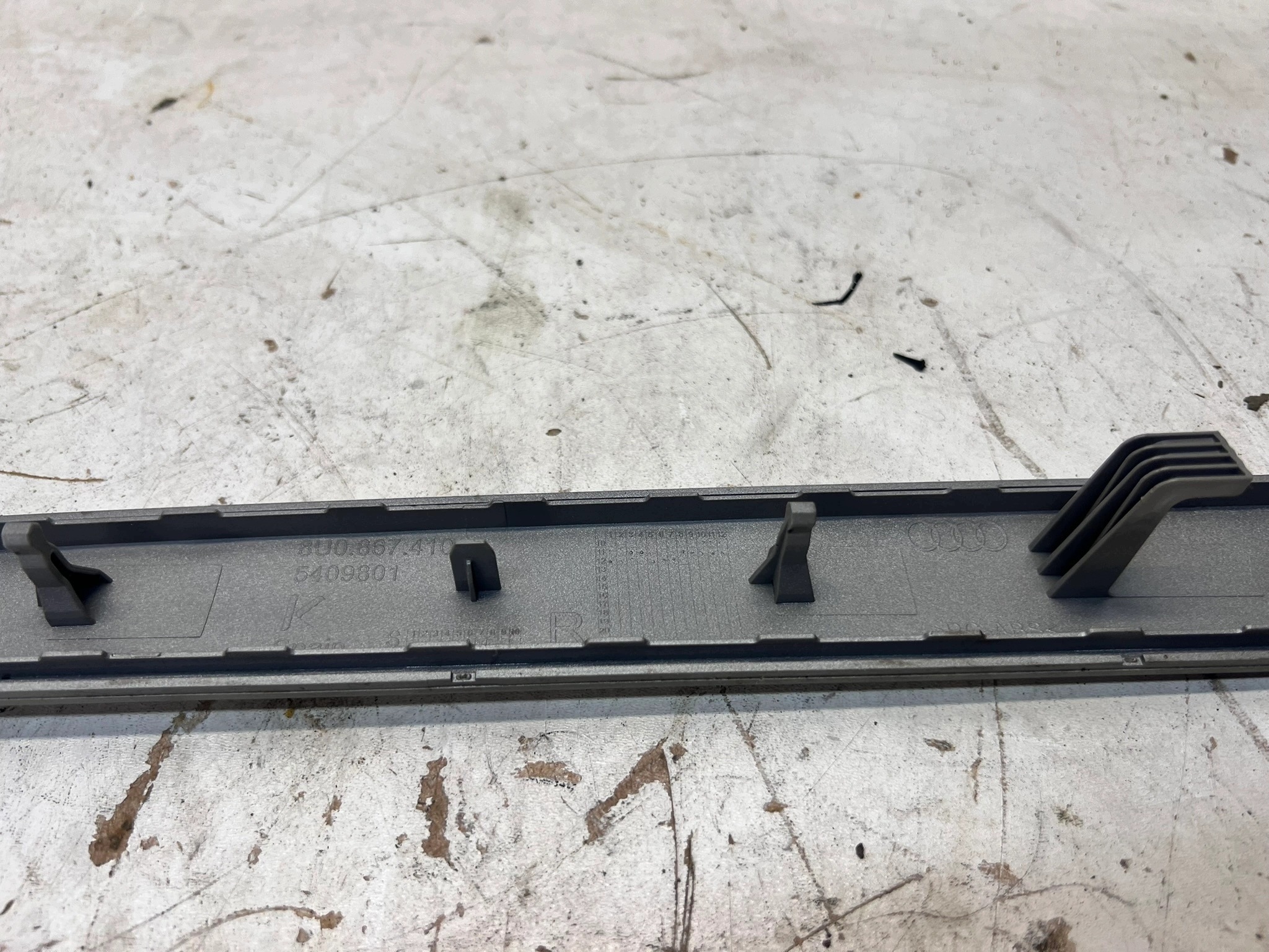 DEKOR moulding door right front AUDI Q3 8U 8U0867410 grey