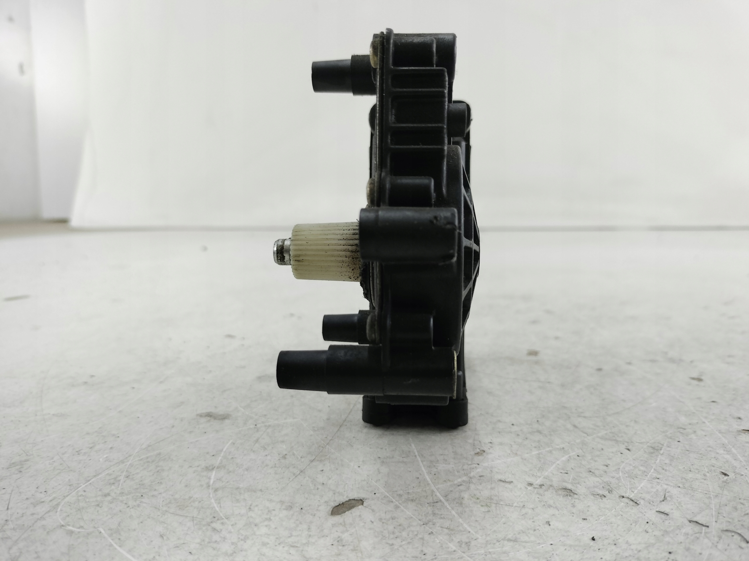 mini motor of the window right front AUDI A4 B5 114184101