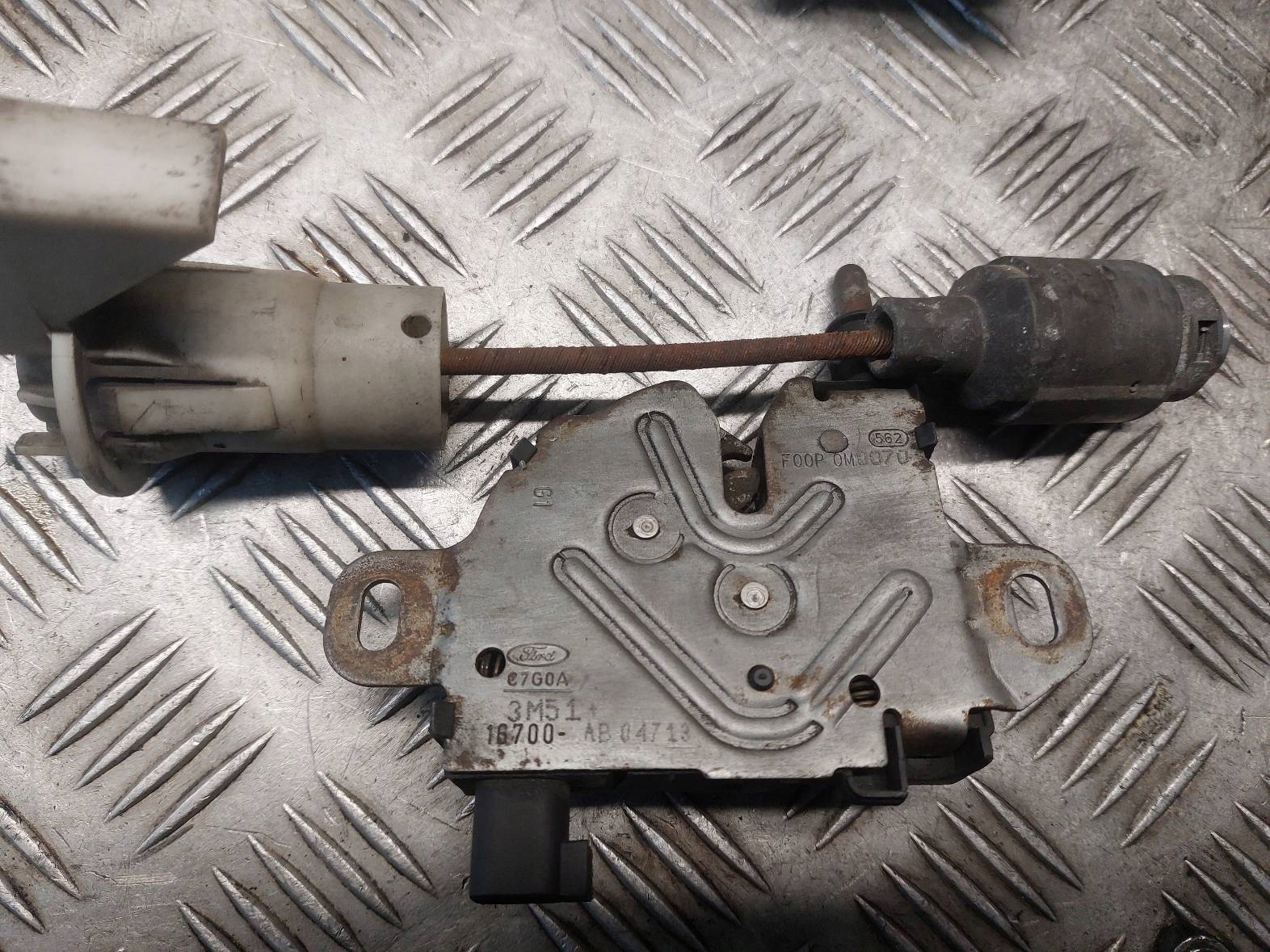 running board STARTOWY + bonnet latch lock FORD C-MAX and 0281011263
