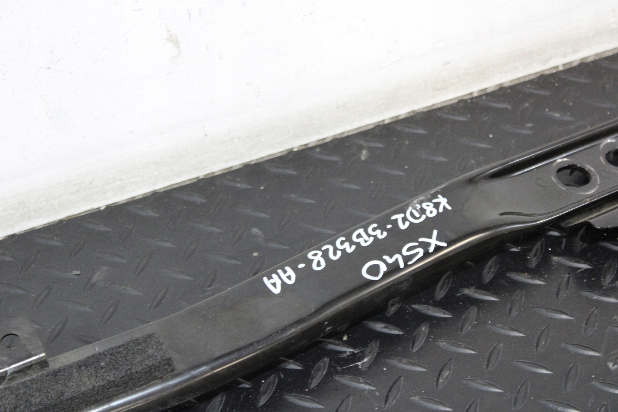 sider brace JAGUAR E-PACE X540 LIFT K8D2-3B328-AA
