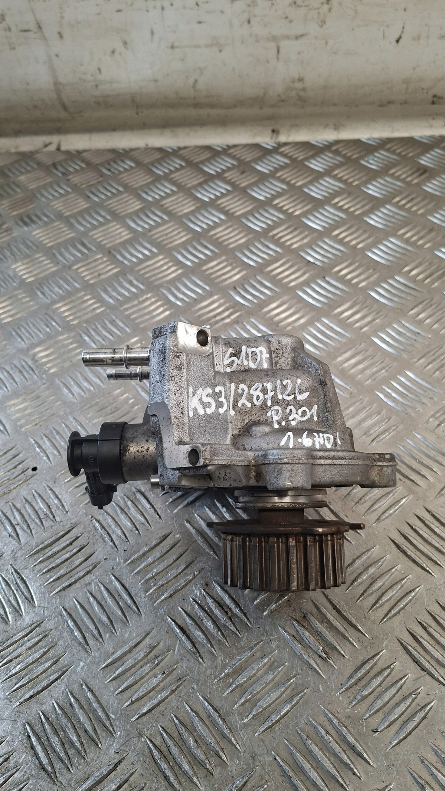 injection pump PEUGEOT 301 1.6HDI