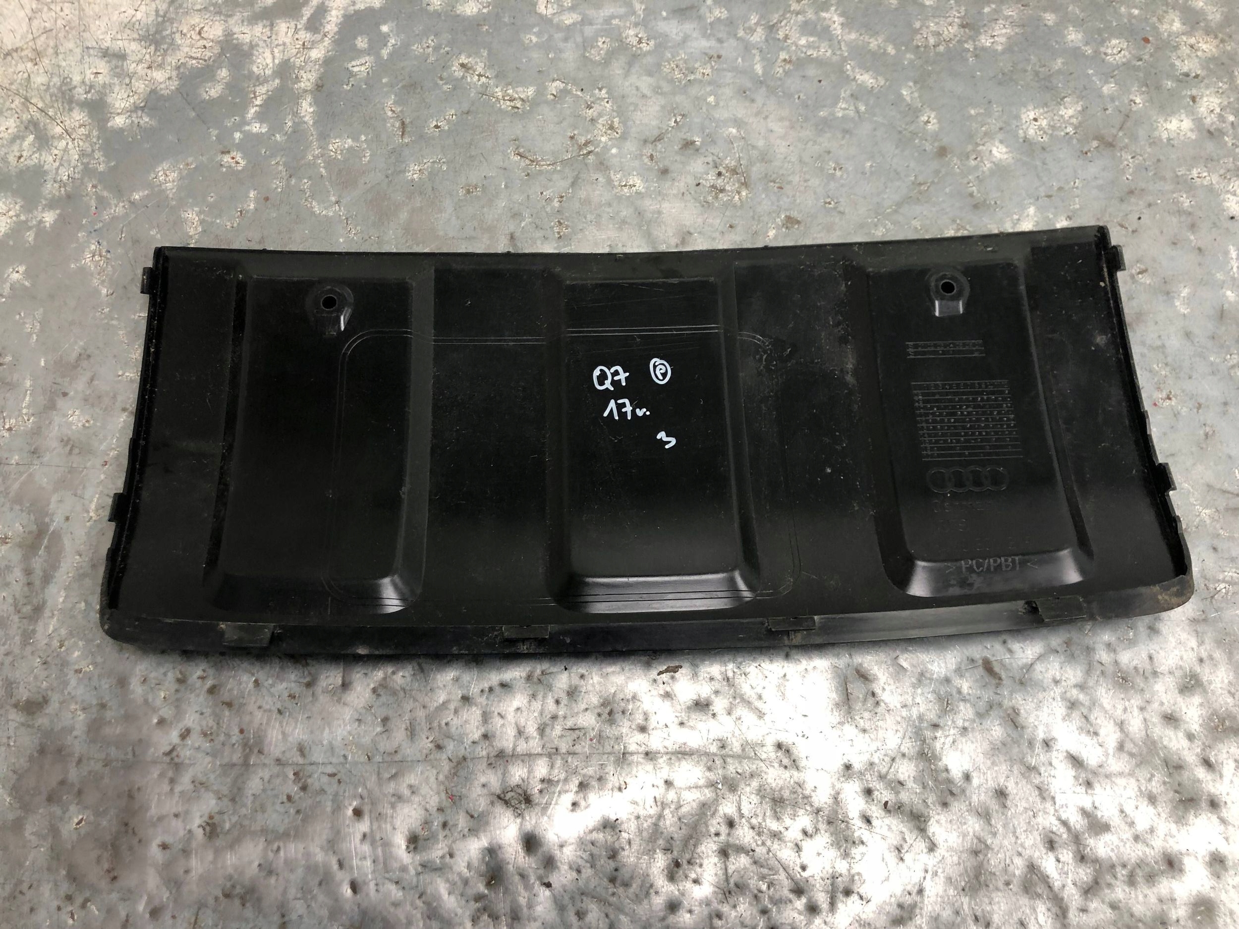 moulding diffuser of a bumper rear part AUDI Q7 4L 4L0807819H